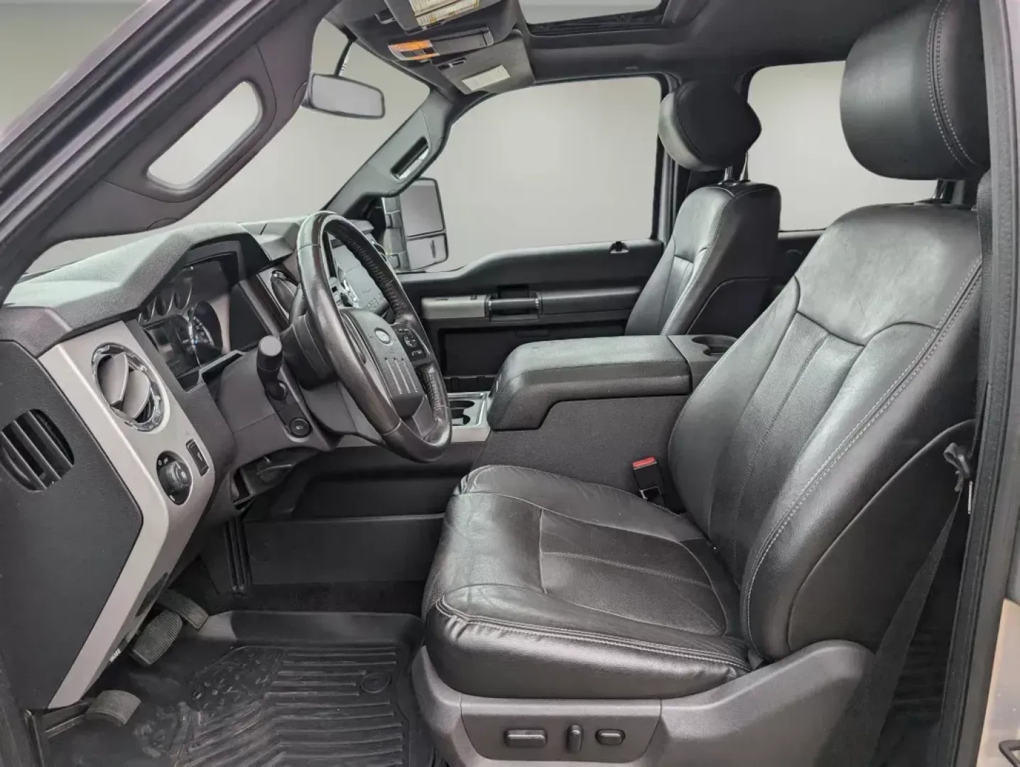 2015 Ford Super Duty F-250 SRW Lariat (1FT7W2BT5FE) with an Intercooled Turbo Diesel V-8 6.7 L/406 engine, 6-Speed Automatic w/OD transmission, located at 7000 Northlake Connector, Columbus, GA, 31904, (706) 987-8085, 32.524975, -84.978134 - 2015 Ford Super Duty F-250 SRW Lariat - Photo#8