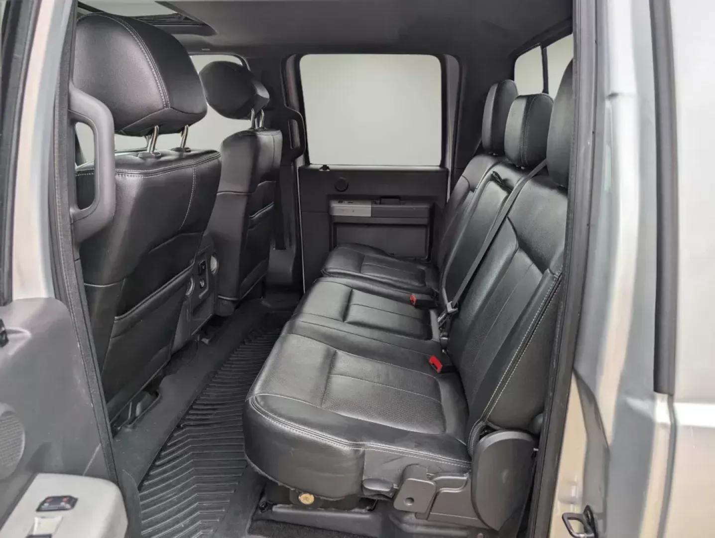 2015 Ford Super Duty F-250 SRW Lariat (1FT7W2BT5FE) with an Intercooled Turbo Diesel V-8 6.7 L/406 engine, 6-Speed Automatic w/OD transmission, located at 7000 Northlake Connector, Columbus, GA, 31904, (706) 987-8085, 32.524975, -84.978134 - 2015 Ford Super Duty F-250 SRW Lariat - Photo#9