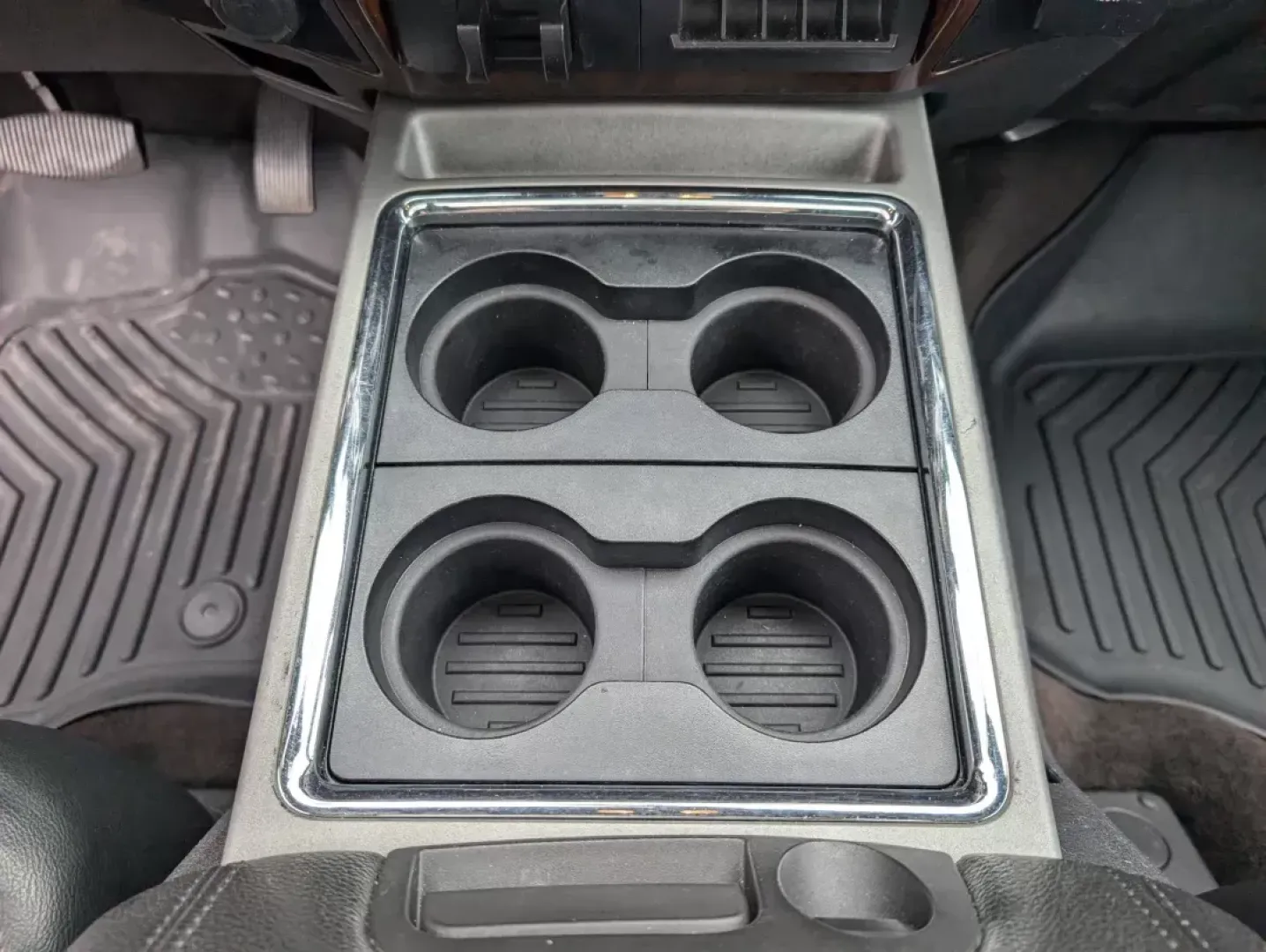 2015 Ford Super Duty F-250 SRW Lariat (1FT7W2BT5FE) with an Intercooled Turbo Diesel V-8 6.7 L/406 engine, 6-Speed Automatic w/OD transmission, located at 7000 Northlake Connector, Columbus, GA, 31904, (706) 987-8085, 32.524975, -84.978134 - 2015 Ford Super Duty F-250 SRW Lariat - Photo#11