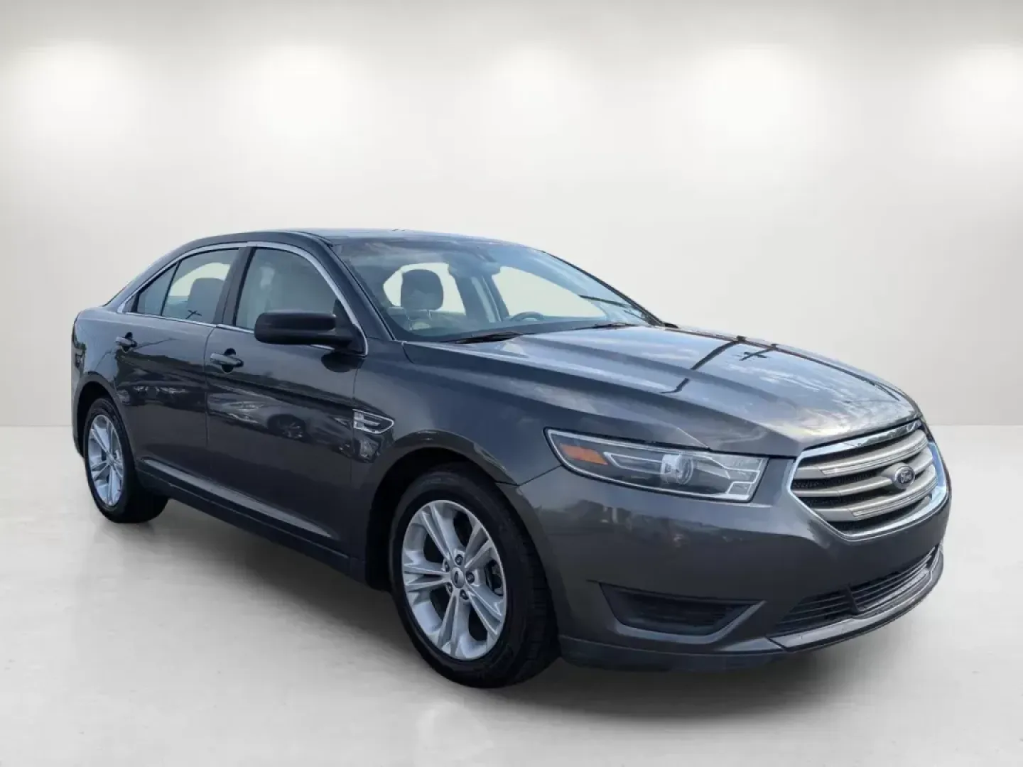 2015 Ford Taurus SE (1FAHP2D82FG) with an Regular Unleaded V-6 3.5 L/213 engine, 6-Speed Automatic w/OD transmission, located at 1430 Gateway Drive, Opelika, AL, 36801, (334) 239-0944, 32.637871, -85.409790 - 2015 Ford Taurus SE - Photo#2