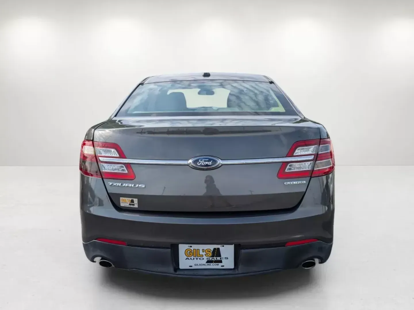 2015 Ford Taurus SE (1FAHP2D82FG) with an Regular Unleaded V-6 3.5 L/213 engine, 6-Speed Automatic w/OD transmission, located at 1430 Gateway Drive, Opelika, AL, 36801, (334) 239-0944, 32.637871, -85.409790 - 2015 Ford Taurus SE - Photo#5
