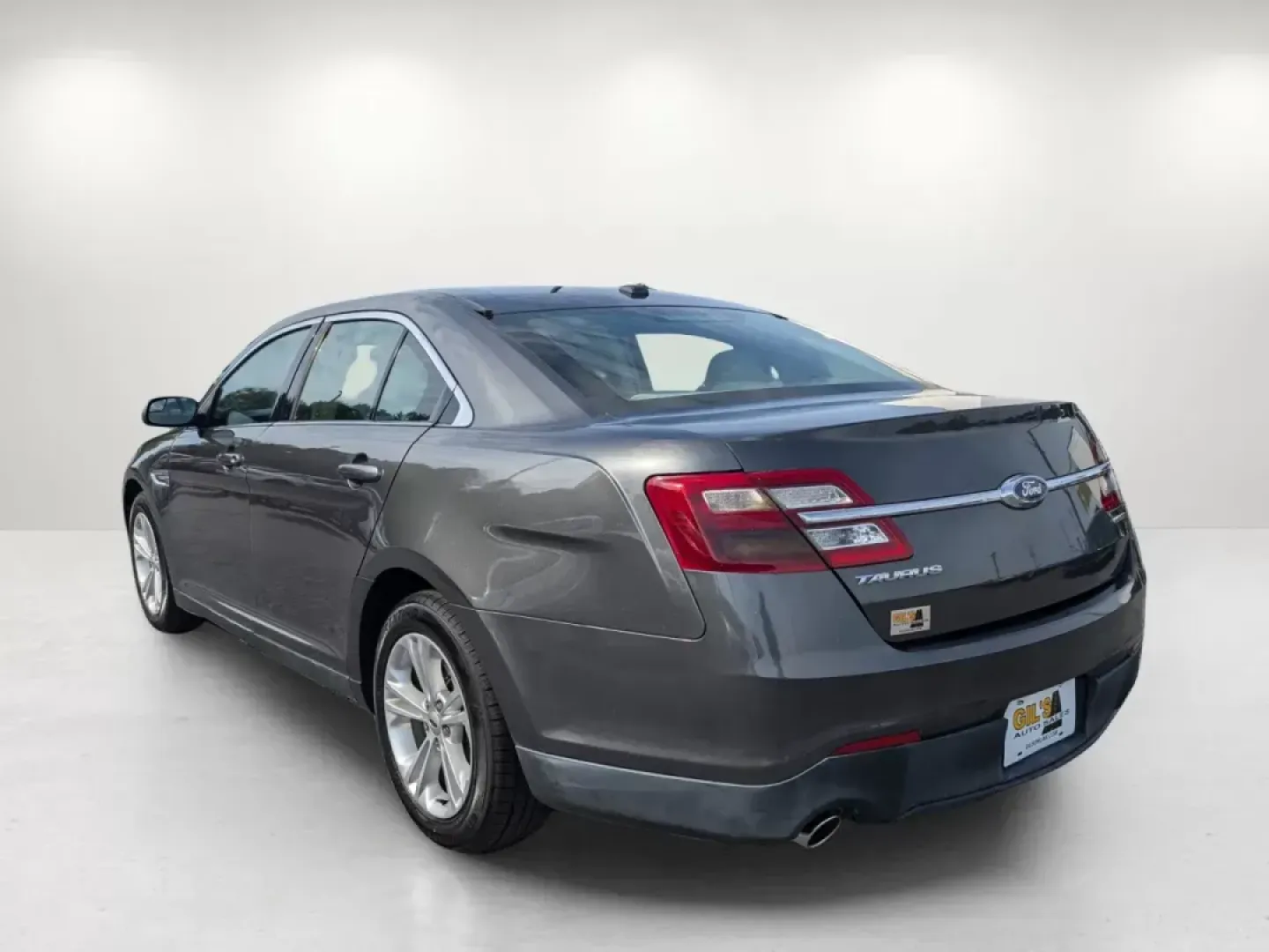 2015 Ford Taurus SE (1FAHP2D82FG) with an Regular Unleaded V-6 3.5 L/213 engine, 6-Speed Automatic w/OD transmission, located at 1430 Gateway Drive, Opelika, AL, 36801, (334) 239-0944, 32.637871, -85.409790 - 2015 Ford Taurus SE - Photo#6