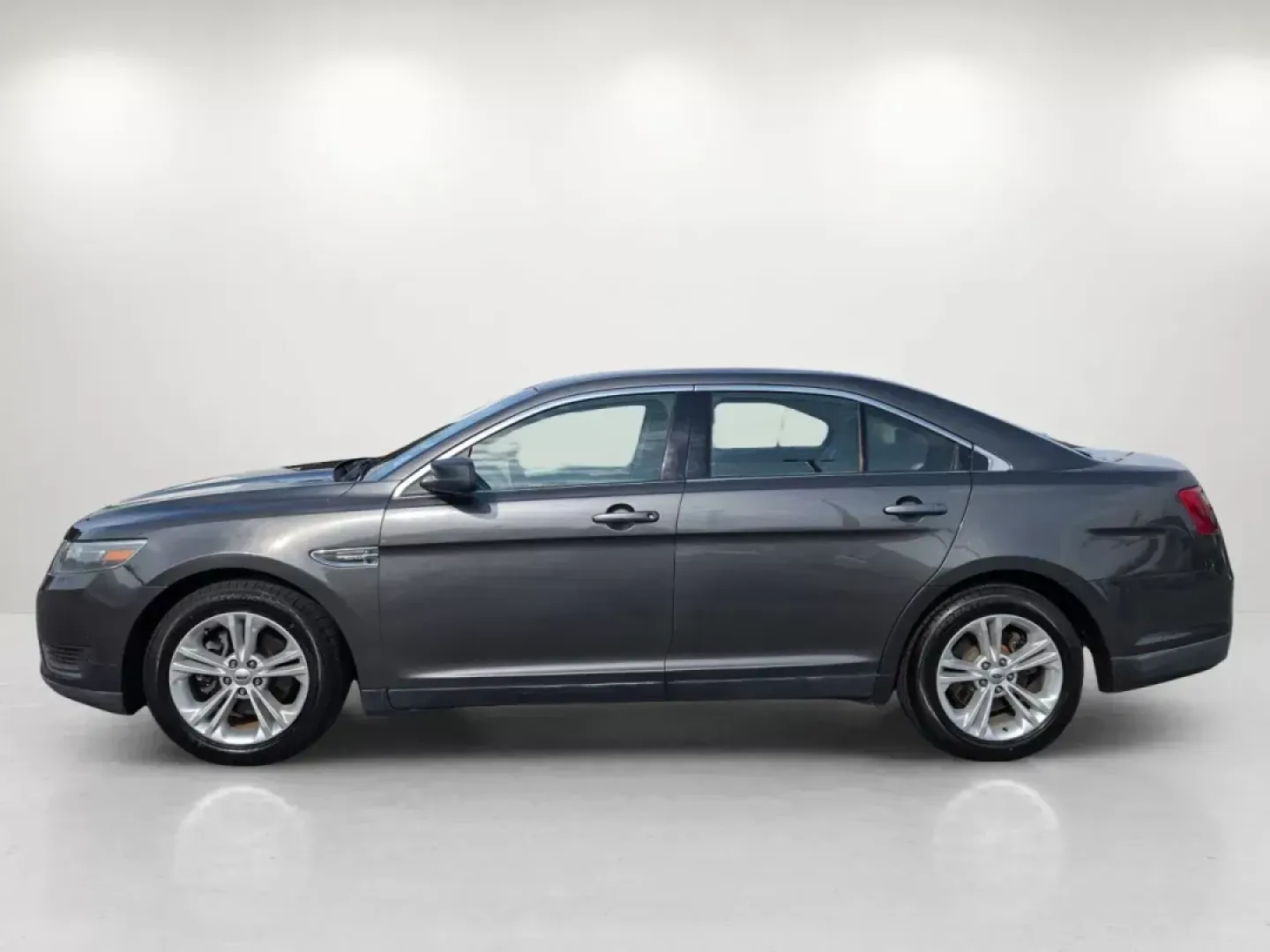 2015 Ford Taurus SE (1FAHP2D82FG) with an Regular Unleaded V-6 3.5 L/213 engine, 6-Speed Automatic w/OD transmission, located at 1430 Gateway Drive, Opelika, AL, 36801, (334) 239-0944, 32.637871, -85.409790 - 2015 Ford Taurus SE - Photo#7