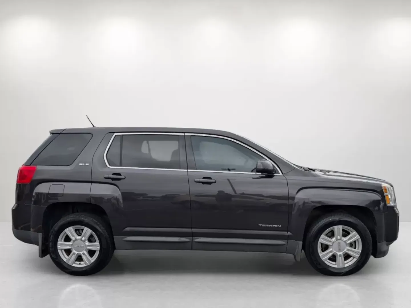 2015 /Jet Black GMC Terrain SLE (2GKALMEK4F6) with an Other engine, located at 3959 U.S. 80 W, Phenix City, AL, 36870, (334) 297-4885, 32.469296, -85.135185 - **Explore the Open Road in Style: 2015 GMC Terrain SLE Perfect for Your Next Adventure!**<br /> <br /> Imagine embarking on your next family road trip or weekend getaway in a vehicle that combines reliability, comfort, and a touch of sophistication. The 2015 GMC Terrain SLE, available at Gils Auto - Photo#4