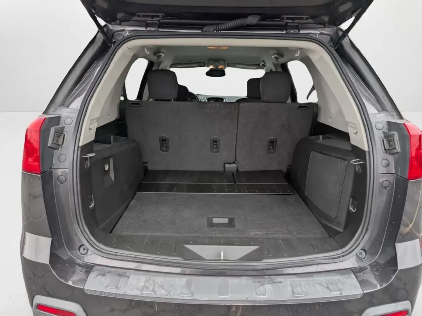 2015 /Jet Black GMC Terrain SLE (2GKALMEK4F6) with an Other engine, located at 3959 U.S. 80 W, Phenix City, AL, 36870, (334) 297-4885, 32.469296, -85.135185 - **Explore the Open Road in Style: 2015 GMC Terrain SLE Perfect for Your Next Adventure!**<br /> <br /> Imagine embarking on your next family road trip or weekend getaway in a vehicle that combines reliability, comfort, and a touch of sophistication. The 2015 GMC Terrain SLE, available at Gils Auto - Photo#7