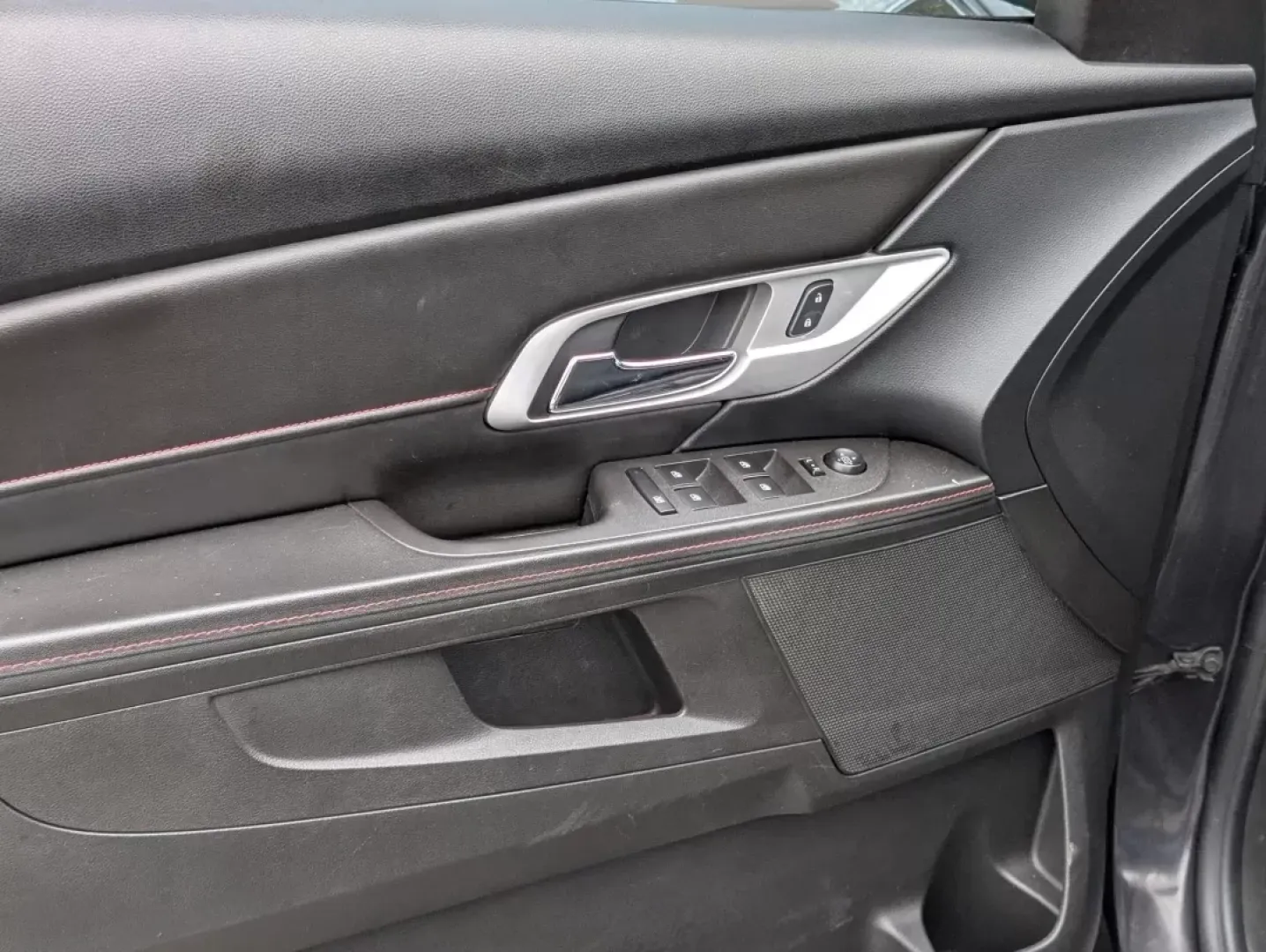 2015 /Jet Black GMC Terrain SLE (2GKALMEK4F6) with an Other engine, located at 3959 U.S. 80 W, Phenix City, AL, 36870, (334) 297-4885, 32.469296, -85.135185 - **Explore the Open Road in Style: 2015 GMC Terrain SLE Perfect for Your Next Adventure!**<br /> <br /> Imagine embarking on your next family road trip or weekend getaway in a vehicle that combines reliability, comfort, and a touch of sophistication. The 2015 GMC Terrain SLE, available at Gils Auto - Photo#9