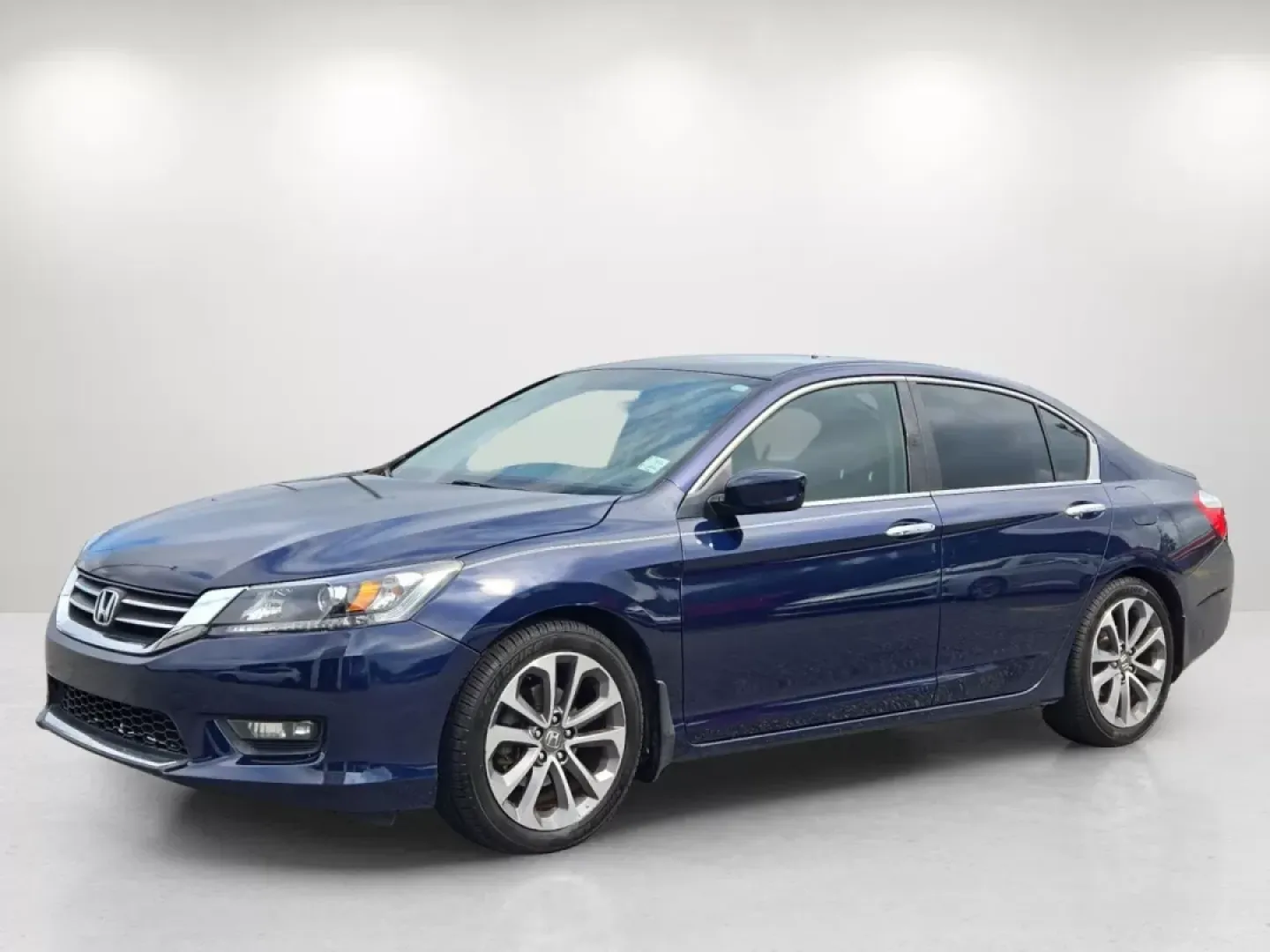 2015 Honda Accord Sedan Sport (1HGCR2F52FA) with an Other engine, located at 3959 U.S. 80 W, Phenix City, AL, 36870, (334) 297-4885, 32.469296, -85.135185 - Discover the perfect blend of style, comfort, and dependability with this 2015 Honda Accord Sedan, now available at Gils Auto in Phenix City, AL. Whether you're a commuter seeking a reliable daily driver or a growing family in need of a spacious vehicle, this car is designed to meet your every need. - Photo#1