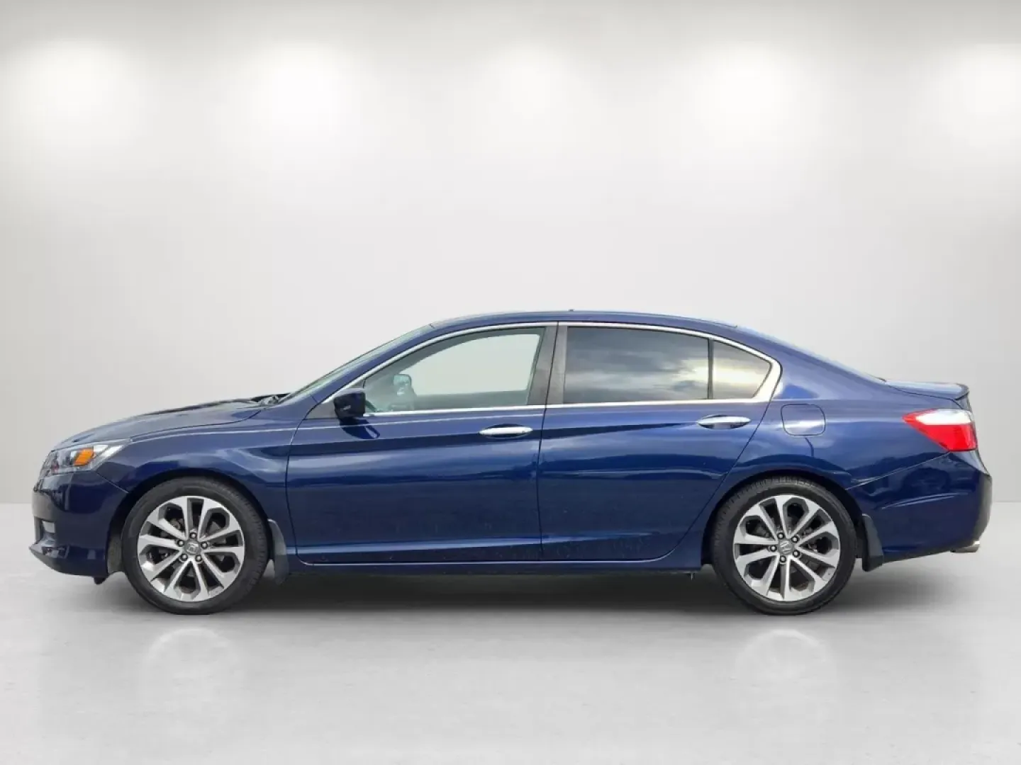 2015 Honda Accord Sedan Sport (1HGCR2F52FA) with an Other engine, located at 3959 U.S. 80 W, Phenix City, AL, 36870, (334) 297-4885, 32.469296, -85.135185 - Discover the perfect blend of style, comfort, and dependability with this 2015 Honda Accord Sedan, now available at Gils Auto in Phenix City, AL. Whether you're a commuter seeking a reliable daily driver or a growing family in need of a spacious vehicle, this car is designed to meet your every need. - Photo#9