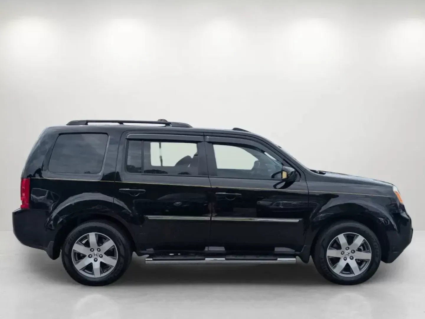 2015 Honda Pilot Touring (5FNYF3H90FB) with an Regular Unleaded V-6 3.5 L/212 engine, 5-Speed Automatic w/OD transmission, located at 804 22nd Ave, Phenix City, AL, 36870, (334) 297-1860, 32.484749, -85.024475 - 2015 Honda Pilot Touring - Photo#3