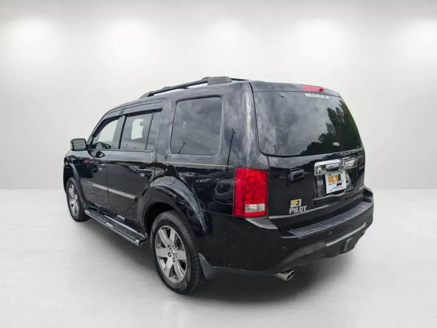 2015 Honda Pilot Touring (5FNYF3H90FB) with an Regular Unleaded V-6 3.5 L/212 engine, 5-Speed Automatic w/OD transmission, located at 804 22nd Ave, Phenix City, AL, 36870, (334) 297-1860, 32.484749, -85.024475 - 2015 Honda Pilot Touring - Photo#6