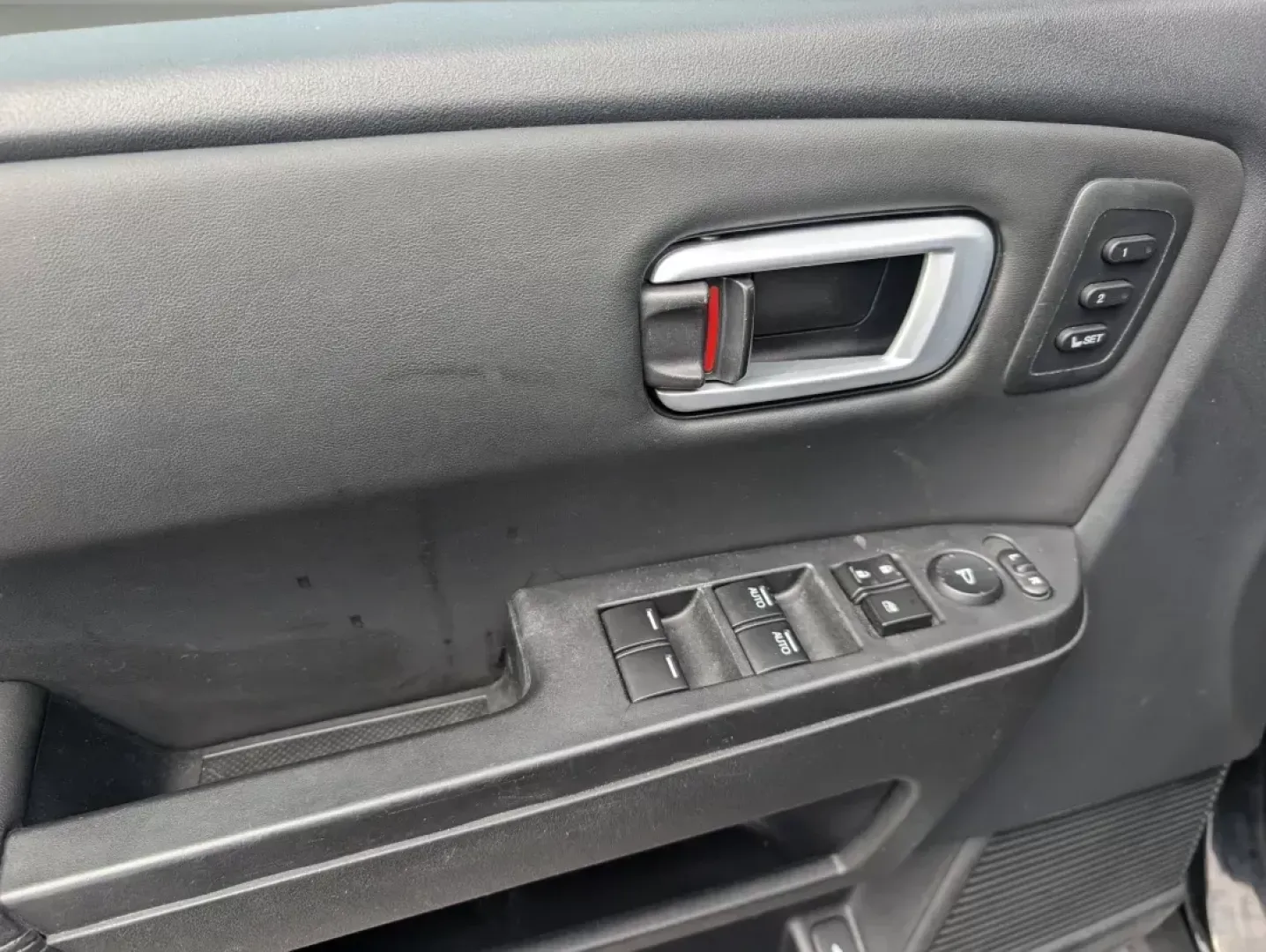 2015 Honda Pilot Touring (5FNYF3H90FB) with an Regular Unleaded V-6 3.5 L/212 engine, 5-Speed Automatic w/OD transmission, located at 804 22nd Ave, Phenix City, AL, 36870, (334) 297-1860, 32.484749, -85.024475 - 2015 Honda Pilot Touring - Photo#8