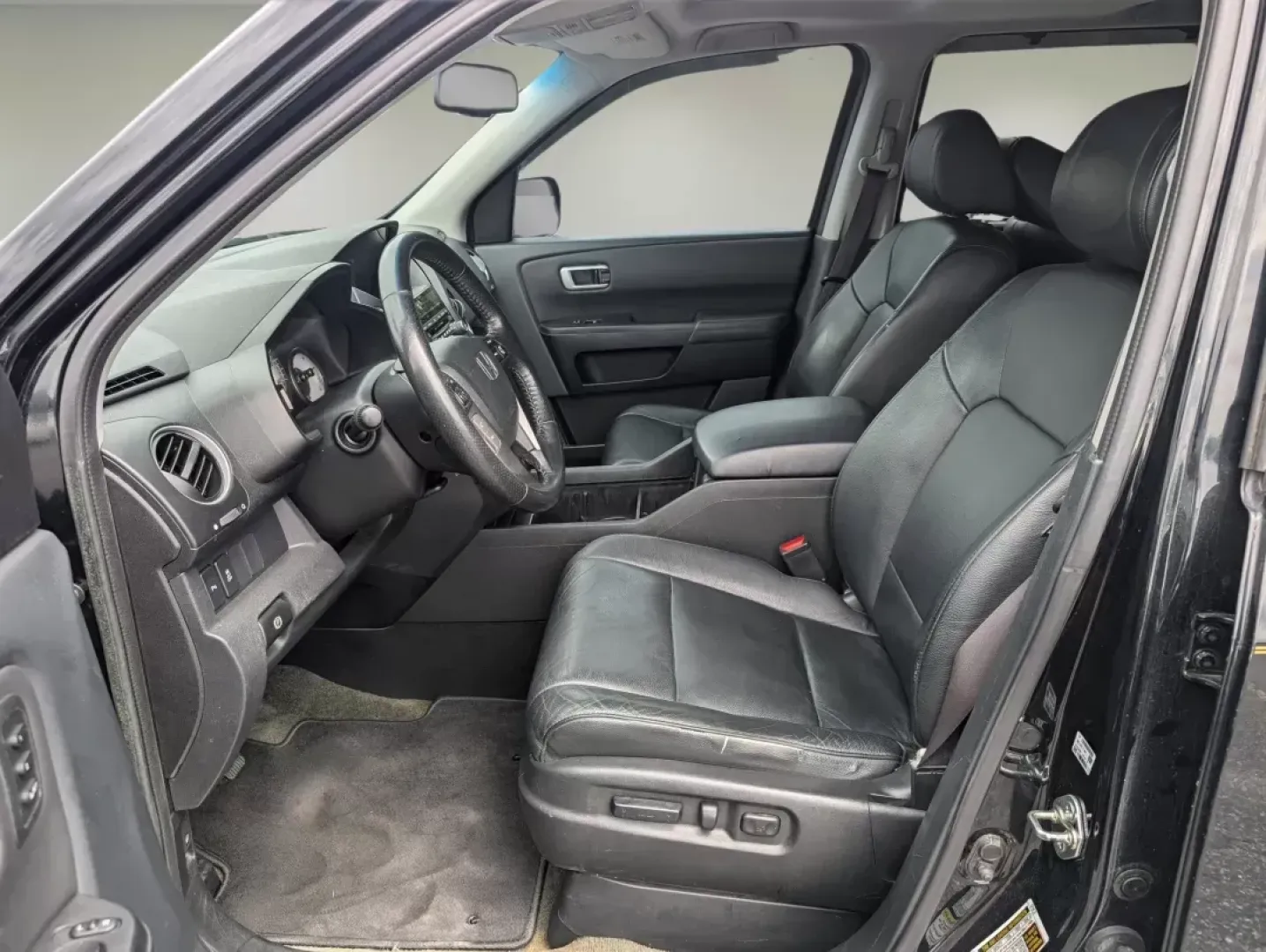 2015 Honda Pilot Touring (5FNYF3H90FB) with an Regular Unleaded V-6 3.5 L/212 engine, 5-Speed Automatic w/OD transmission, located at 804 22nd Ave, Phenix City, AL, 36870, (334) 297-1860, 32.484749, -85.024475 - 2015 Honda Pilot Touring - Photo#9