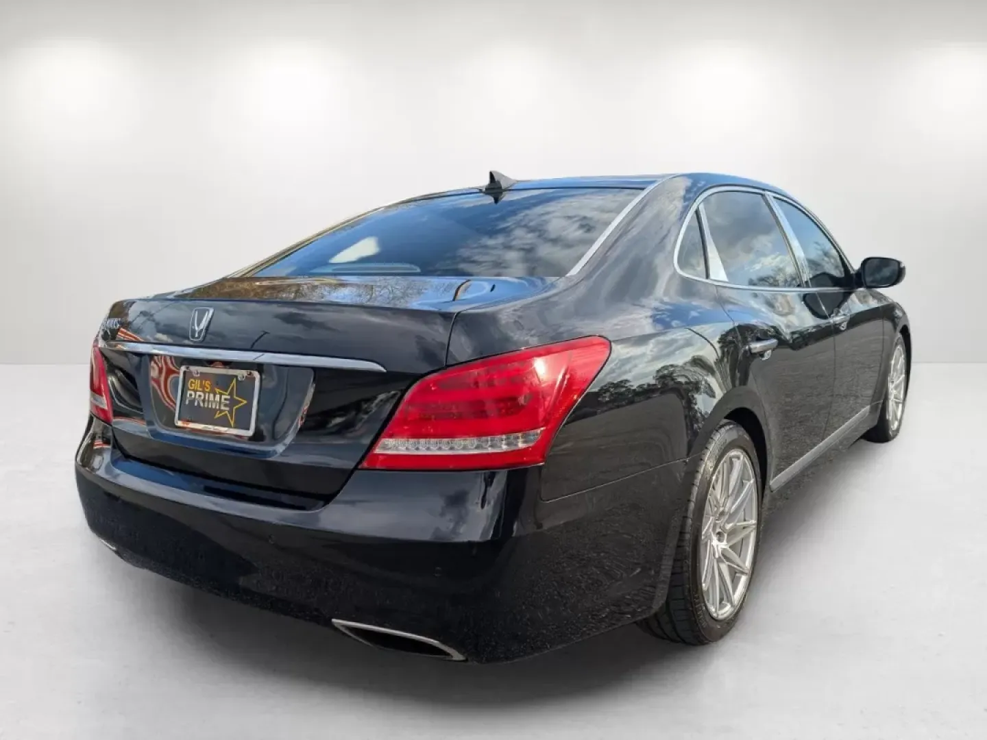 2015 /Ivory Hyundai Equus Signature (KMHGH4JH8FU) with an Other engine, located at 7000 Northlake Connector, Columbus, GA, 31904, (706) 987-8085, 32.524975, -84.978134 - **Elevate Your Driving Experience with the 2015 Hyundai Equus Perfect for Luxury Seekers and Families Alike!**<br /> <br /> If you're searching for a vehicle that combines luxury, comfort, and reliability, look no further than the stunning 2015 Hyundai Equus. This premium sedan is designed to cater - Photo#4