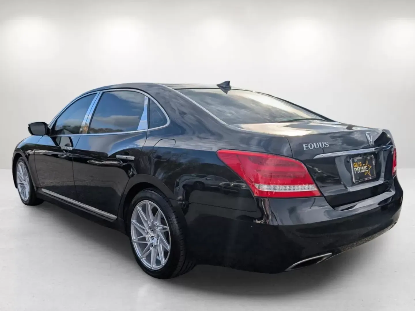 2015 /Ivory Hyundai Equus Signature (KMHGH4JH8FU) with an Other engine, located at 7000 Northlake Connector, Columbus, GA, 31904, (706) 987-8085, 32.524975, -84.978134 - **Elevate Your Driving Experience with the 2015 Hyundai Equus Perfect for Luxury Seekers and Families Alike!**<br /> <br /> If you're searching for a vehicle that combines luxury, comfort, and reliability, look no further than the stunning 2015 Hyundai Equus. This premium sedan is designed to cater - Photo#6