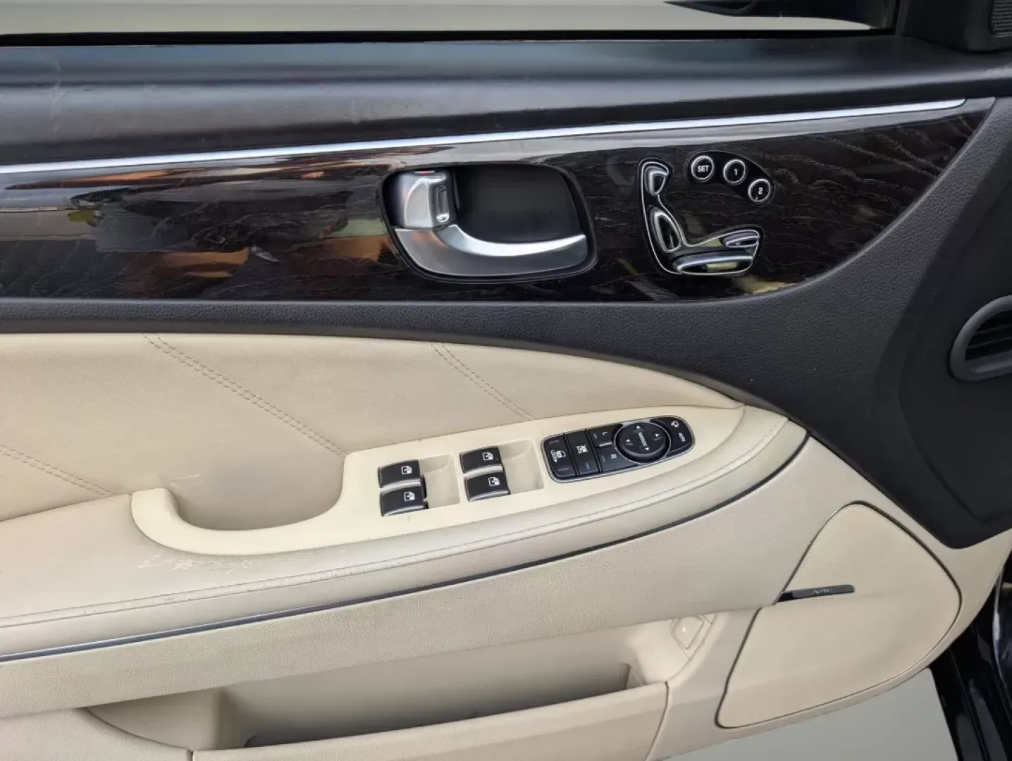 2015 /Ivory Hyundai Equus Signature (KMHGH4JH8FU) with an Other engine, located at 7000 Northlake Connector, Columbus, GA, 31904, (706) 987-8085, 32.524975, -84.978134 - **Elevate Your Driving Experience with the 2015 Hyundai Equus Perfect for Luxury Seekers and Families Alike!**<br /> <br /> If you're searching for a vehicle that combines luxury, comfort, and reliability, look no further than the stunning 2015 Hyundai Equus. This premium sedan is designed to cater - Photo#8