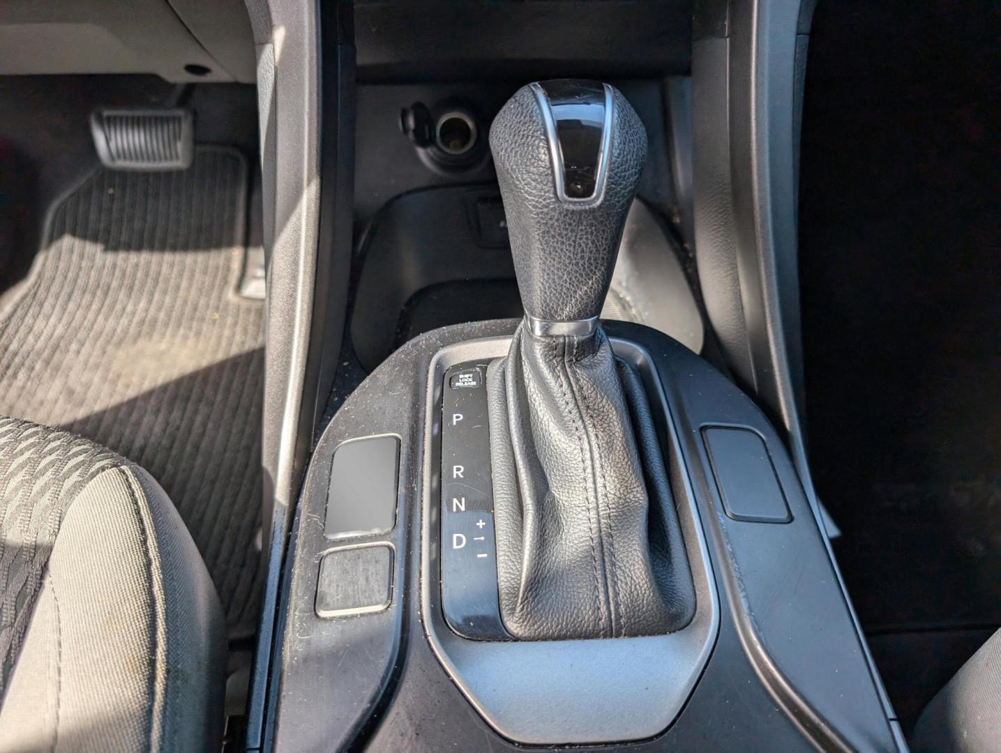 2015 /Gray Hyundai Santa Fe Sport (5XYZT3LB6FG) with an Regular Unleaded I-4 2.4 L/144 engine, 6-Speed Automatic w/OD transmission, located at 804 22nd Ave, Phenix City, AL, 36870, (334) 297-1860, 32.484749, -85.024475 - 2015 Hyundai Santa Fe Sport - Photo#12