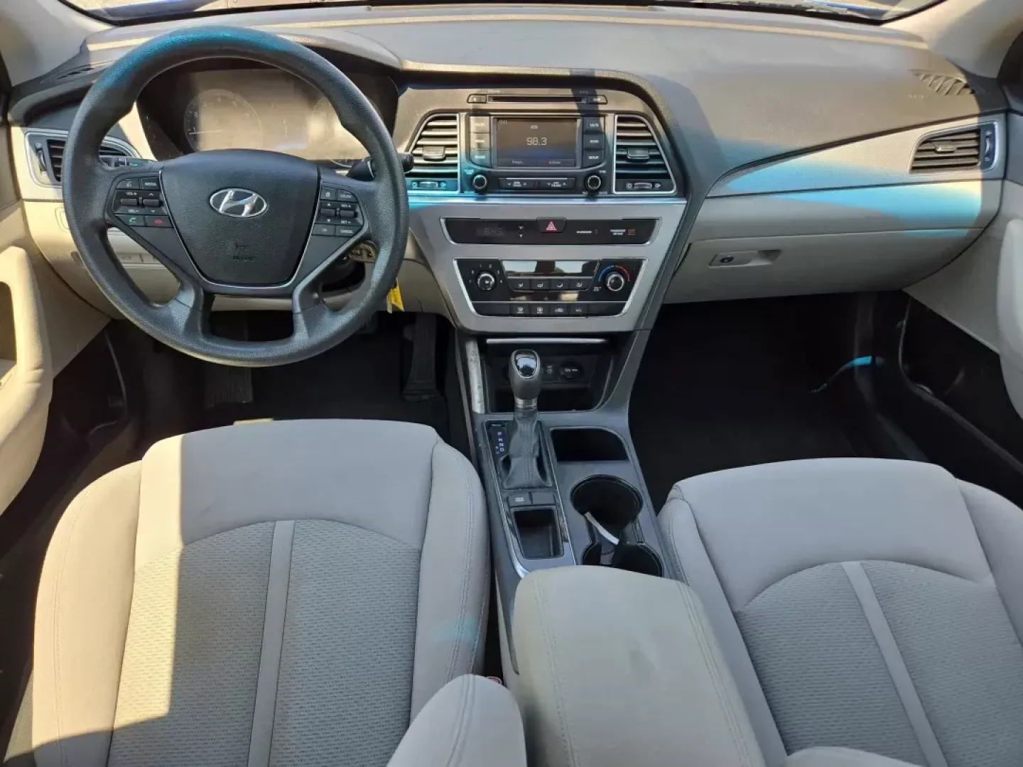 2015 /Gray Hyundai Sonata 2.4L SE (5NPE24AF7FH) with an Other engine, located at 1430 Gateway Drive, Opelika, AL, 36801, (334) 239-0944, 32.637871, -85.409790 - ### Cruise into Comfort with the 2015 Hyundai Sonata 2.4L SE at Gils Auto - Opelika<br /> <br /> Are you in the market for a reliable sedan that perfectly balances comfort, style, and efficiency? Look no further than the 2015 Hyundai Sonata 2.4L SE, an ideal vehicle for daily commuters, growing fami - Photo#13