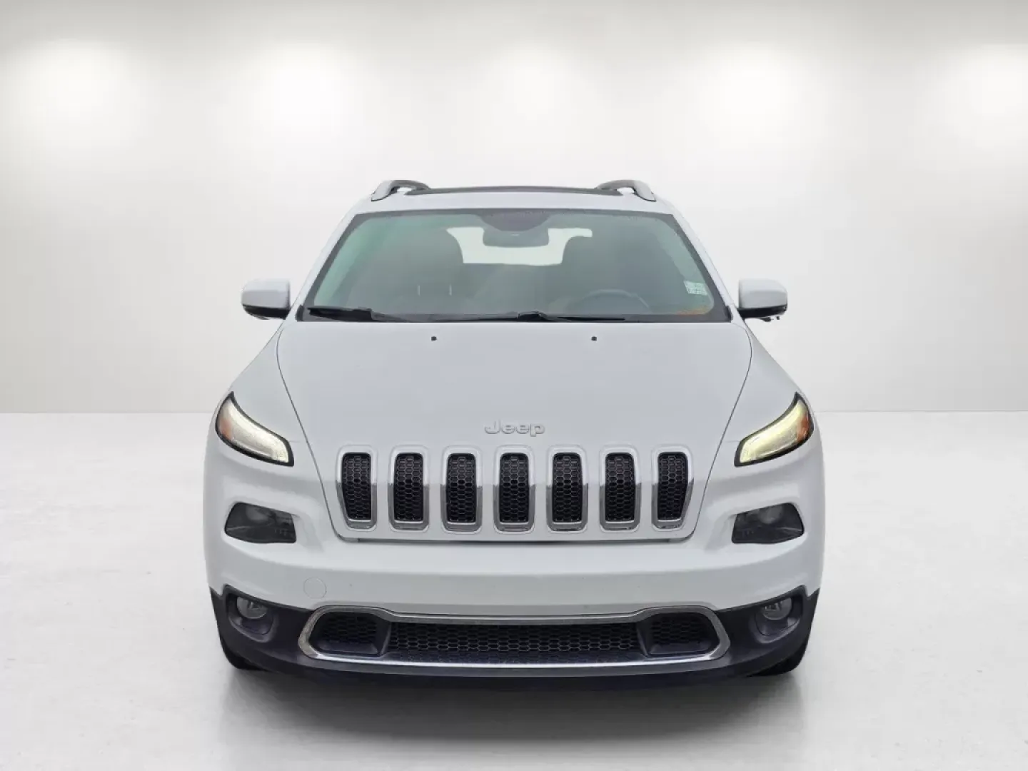 2015 /Lt Frost Beige/Black Jeep Cherokee Limited (1C4PJLDS1FW) with an Other engine, located at 3959 U.S. 80 W, Phenix City, AL, 36870, (334) 297-4885, 32.469296, -85.135185 - Discover your next adventure with the 2015 Jeep Cherokee Limited, the perfect vehicle for those seeking a balance of comfort, style, and capability. Whether you're a growing family needing extra space, a commuter looking for a reliable ride, or someone who loves weekend getaways, this crossover is d - Photo#2