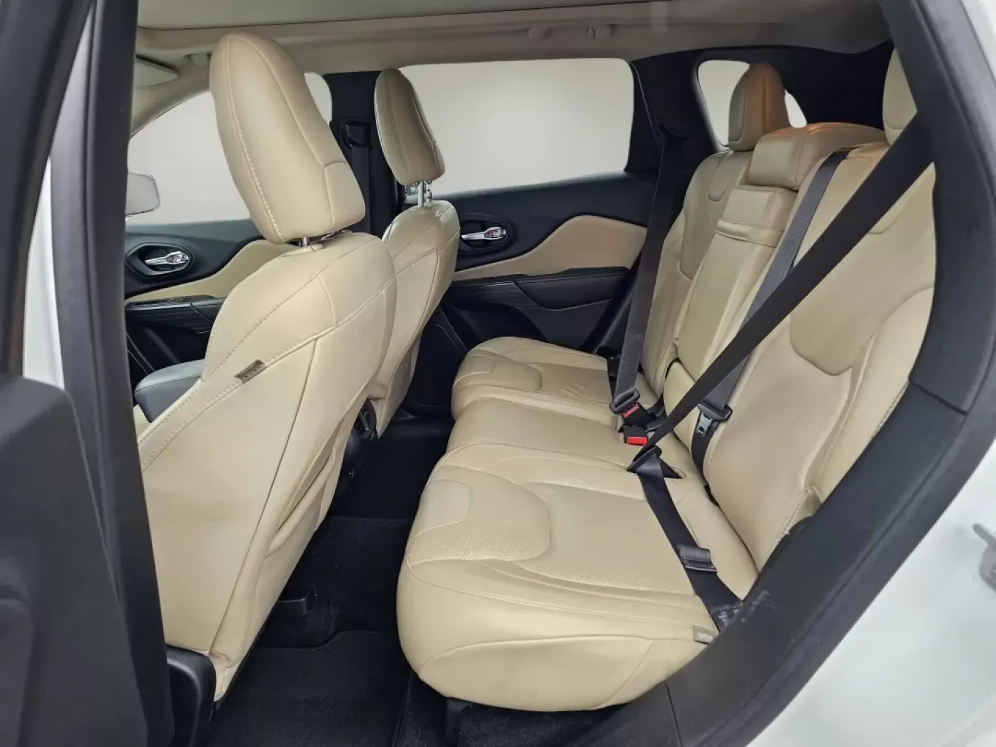 2015 /Lt Frost Beige/Black Jeep Cherokee Limited (1C4PJLDS1FW) with an Other engine, located at 3959 U.S. 80 W, Phenix City, AL, 36870, (334) 297-4885, 32.469296, -85.135185 - Discover your next adventure with the 2015 Jeep Cherokee Limited, the perfect vehicle for those seeking a balance of comfort, style, and capability. Whether you're a growing family needing extra space, a commuter looking for a reliable ride, or someone who loves weekend getaways, this crossover is d - Photo#15