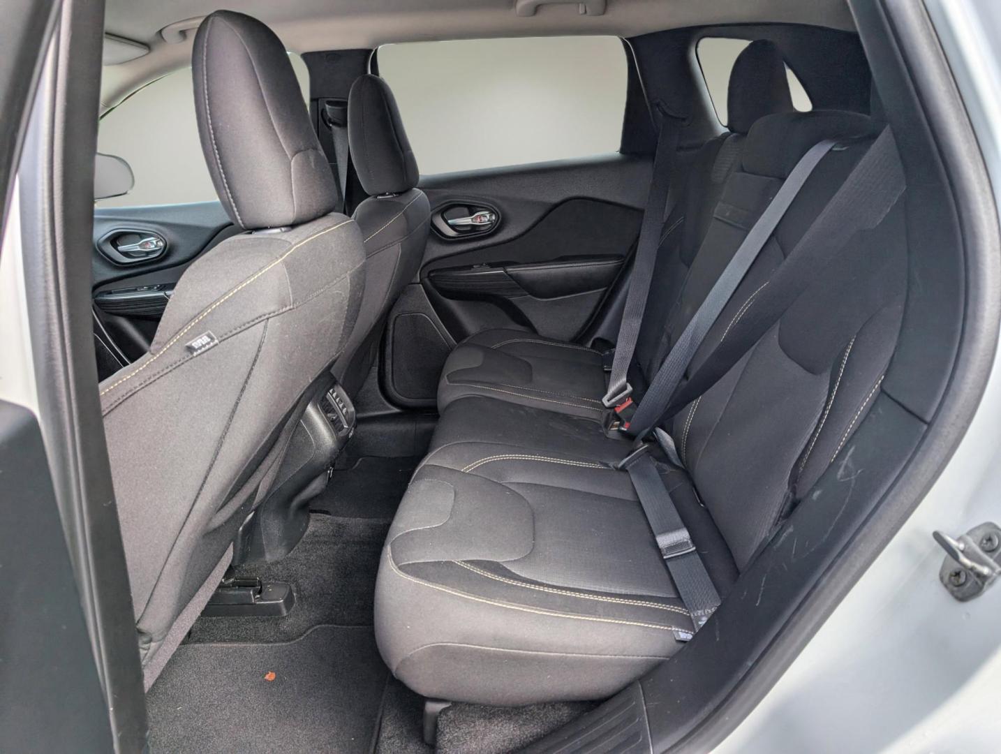 2015 /Black Jeep Cherokee Latitude (1C4PJMCS3FW) with an Regular Unleaded V-6 3.2 L/198 engine, 9-Speed Automatic w/OD transmission, located at 7000 Northlake Connector, Columbus, GA, 31904, (706) 987-8085, 32.524975, -84.978134 - 2015 Jeep Cherokee Latitude - Photo#10