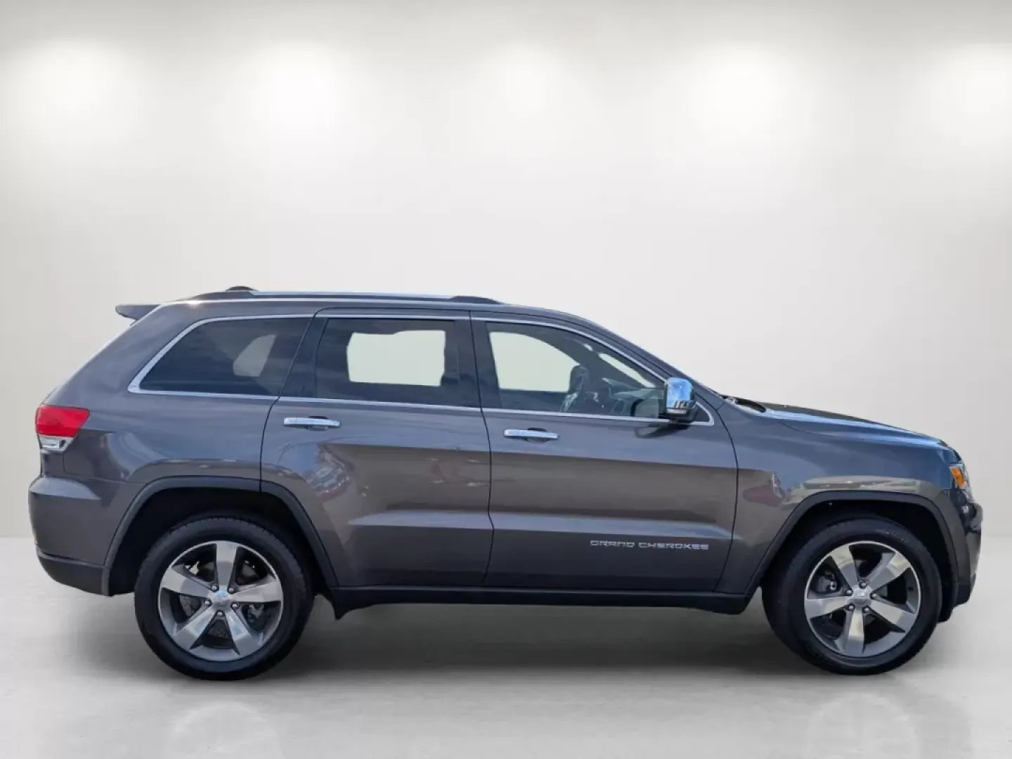 2015 /Black Jeep Grand Cherokee Limited (1C4RJEBG1FC) with an Other engine, located at 3959 U.S. 80 W, Phenix City, AL, 36870, (334) 297-4885, 32.469296, -85.135185 - **Elevate Your Everyday Adventures in This 2015 Jeep Grand Cherokee Limited!**<br /> <br /> Are you searching for the ultimate SUV that can keep up with your bustling lifestyle? Look no further! This 2015 Jeep Grand Cherokee Limited is perfect for those who crave both adventure and everyday utility. - Photo#3