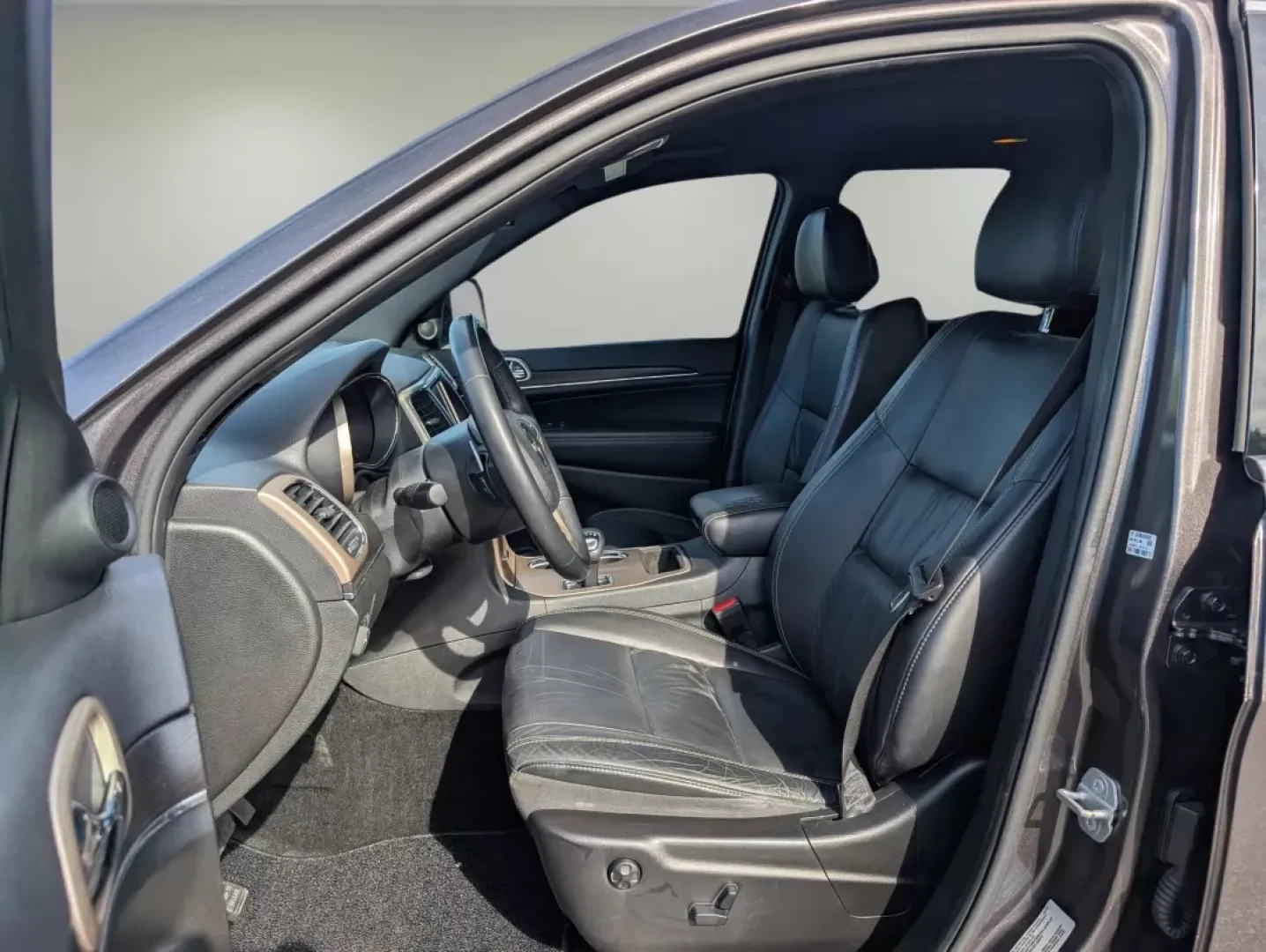 2015 /Black Jeep Grand Cherokee Limited (1C4RJEBG1FC) with an Other engine, located at 3959 U.S. 80 W, Phenix City, AL, 36870, (334) 297-4885, 32.469296, -85.135185 - **Elevate Your Everyday Adventures in This 2015 Jeep Grand Cherokee Limited!**<br /> <br /> Are you searching for the ultimate SUV that can keep up with your bustling lifestyle? Look no further! This 2015 Jeep Grand Cherokee Limited is perfect for those who crave both adventure and everyday utility. - Photo#8