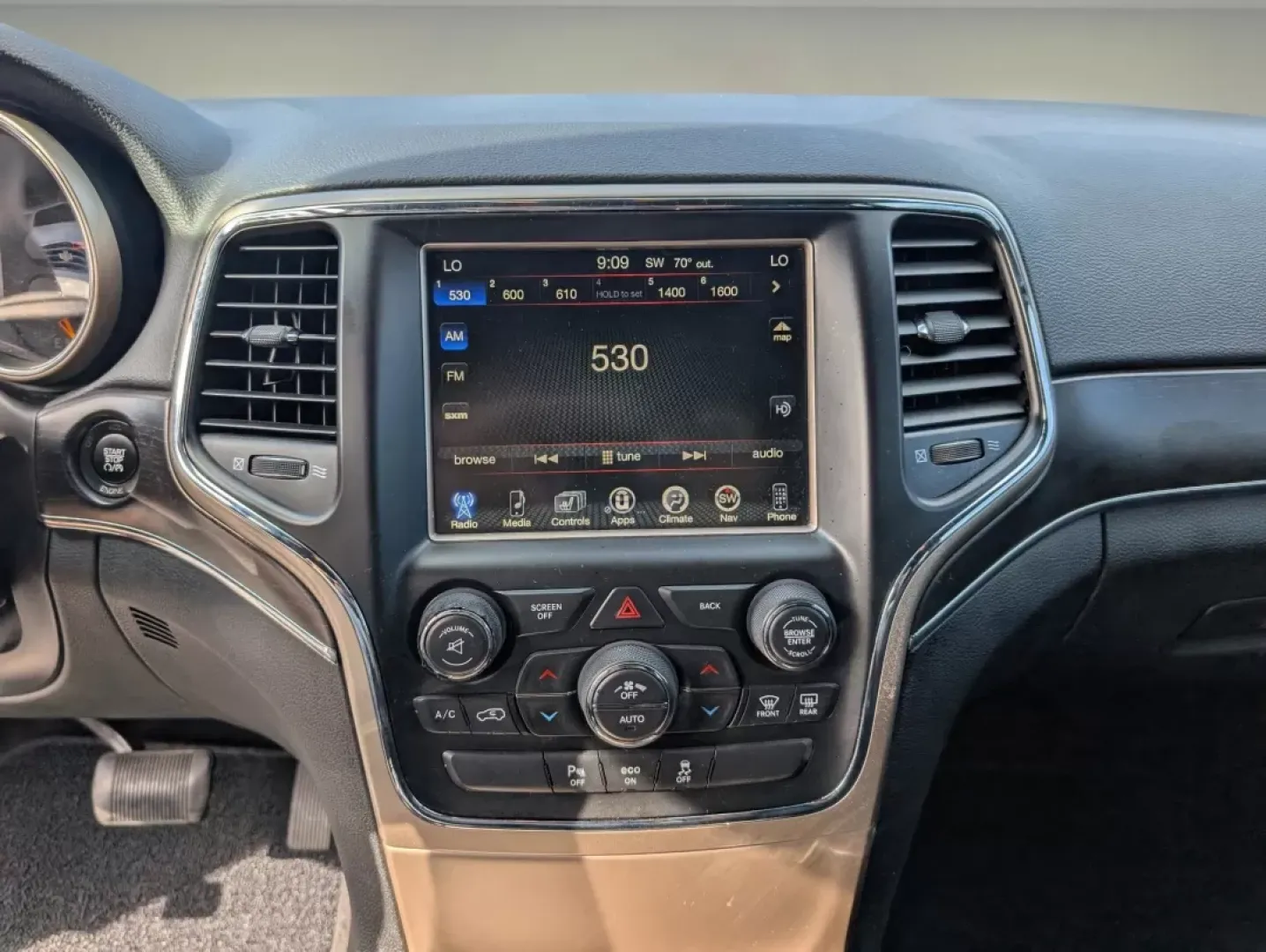 2015 /Black Jeep Grand Cherokee Limited (1C4RJEBG1FC) with an Other engine, located at 3959 U.S. 80 W, Phenix City, AL, 36870, (334) 297-4885, 32.469296, -85.135185 - **Elevate Your Everyday Adventures in This 2015 Jeep Grand Cherokee Limited!**<br /> <br /> Are you searching for the ultimate SUV that can keep up with your bustling lifestyle? Look no further! This 2015 Jeep Grand Cherokee Limited is perfect for those who crave both adventure and everyday utility. - Photo#12