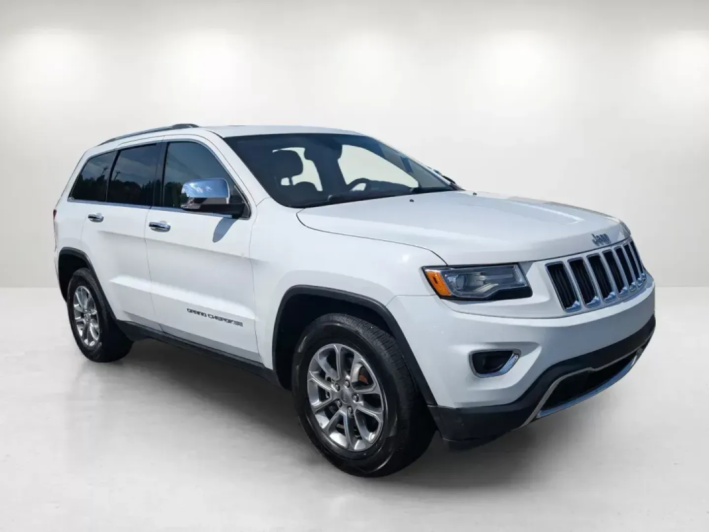 2015 /Lt Frost Beige/Black Jeep Grand Cherokee Limited (1C4RJEBG9FC) with an Other engine, located at 5115 14th Ave., Columbus, GA, 31904, (706) 323-0345, 32.511494, -84.971046 - **Adventure Awaits with this 2015 Jeep Grand Cherokee Limited!** <br /> <br /> Are you ready to elevate your driving experience? This stunning 2015 Jeep Grand Cherokee Limited is perfect for families, weekend adventurers, or anyone seeking a reliable vehicle for daily commutes. Whether you're naviga - Photo#3