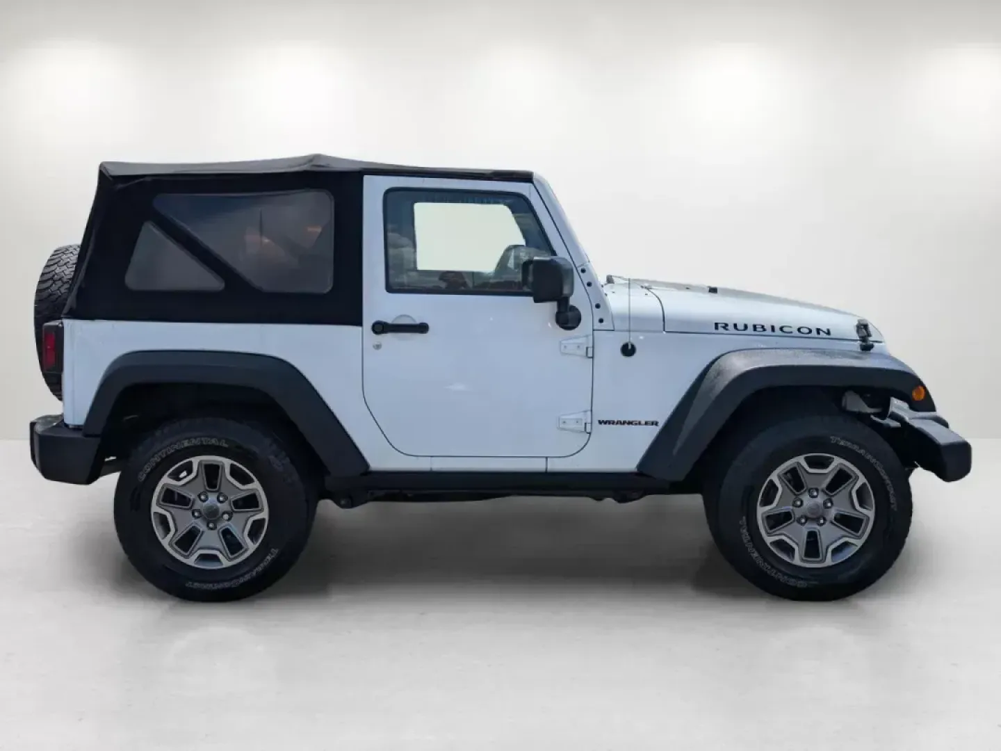 2015 Bright White Clearcoat /Black Jeep Wrangler Rubicon (1C4BJWCG4FL) with an Regular Unleaded V-6 3.6 L/220 engine, 5-Speed Automatic w/OD transmission, located at 7000 Northlake Connector, Columbus, GA, 31904, (706) 987-8085, 32.524975, -84.978134 - 2015 Jeep Wrangler Rubicon - Photo#3