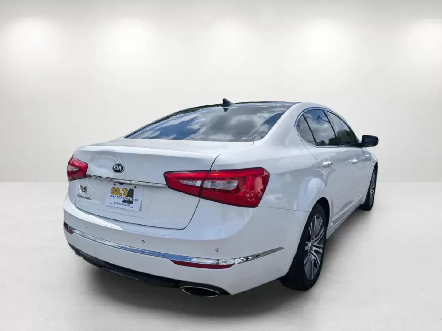 2015 /Beige Kia Cadenza Premium (KNALN4D74F5) with an Regular Unleaded V-6 3.3 L/204 engine, 6-Speed Automatic w/OD transmission, located at 521 Old Farm Lane Rd, Prattville, AL, 36066, (334) 325-1505, 32.482460, -86.416367 - Are you ready to take your driving experience to the next level? Whether you're navigating busy city streets in Prattville or embarking on weekend road trips to nearby Montgomery, the 2015 Kia Cadenza Premium is designed to elevate your lifestyle. With its luxurious features, spacious interior, and - Photo#5