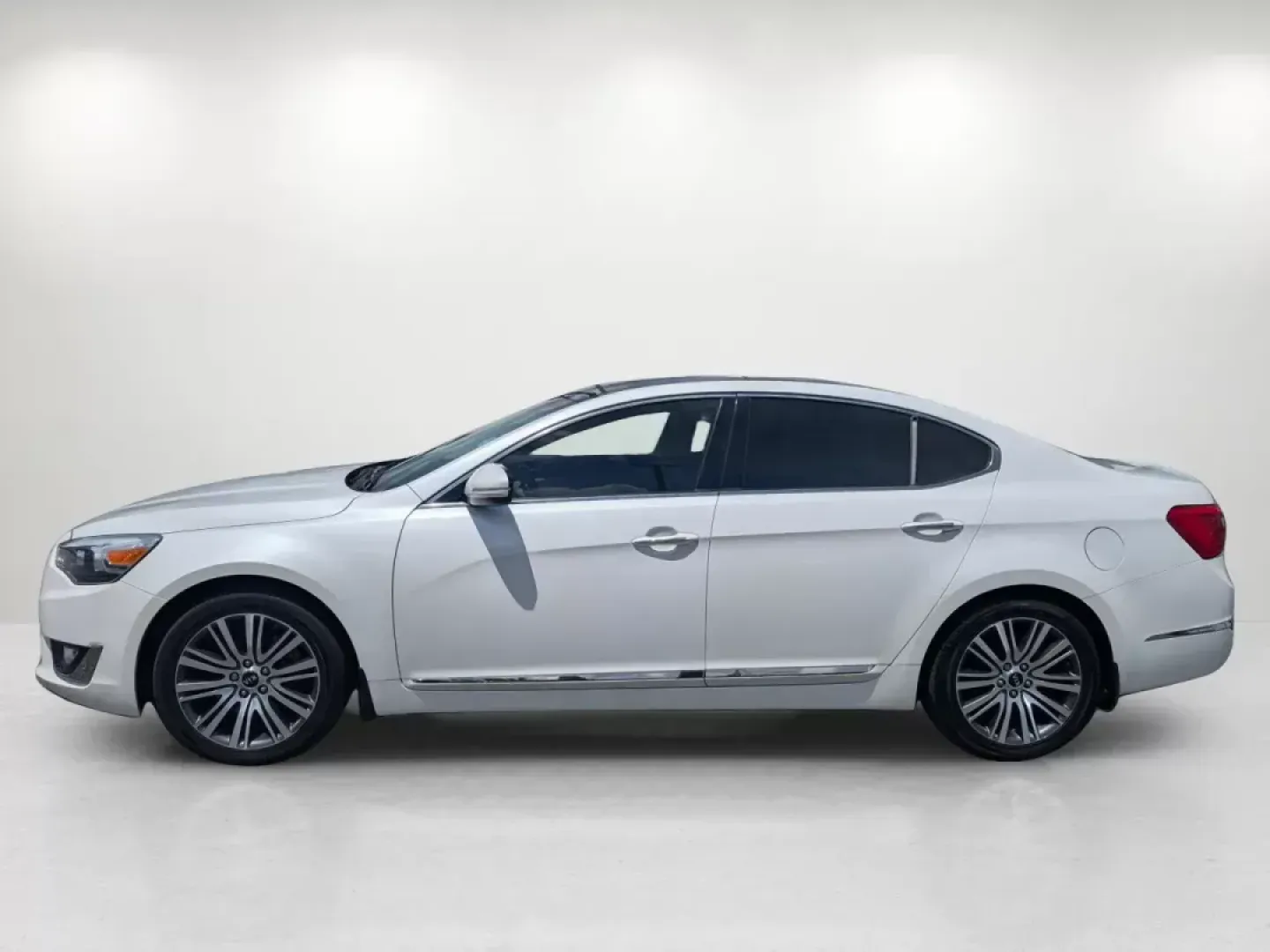 2015 /Beige Kia Cadenza Premium (KNALN4D74F5) with an Regular Unleaded V-6 3.3 L/204 engine, 6-Speed Automatic w/OD transmission, located at 521 Old Farm Lane Rd, Prattville, AL, 36066, (334) 325-1505, 32.482460, -86.416367 - Are you ready to take your driving experience to the next level? Whether you're navigating busy city streets in Prattville or embarking on weekend road trips to nearby Montgomery, the 2015 Kia Cadenza Premium is designed to elevate your lifestyle. With its luxurious features, spacious interior, and - Photo#8
