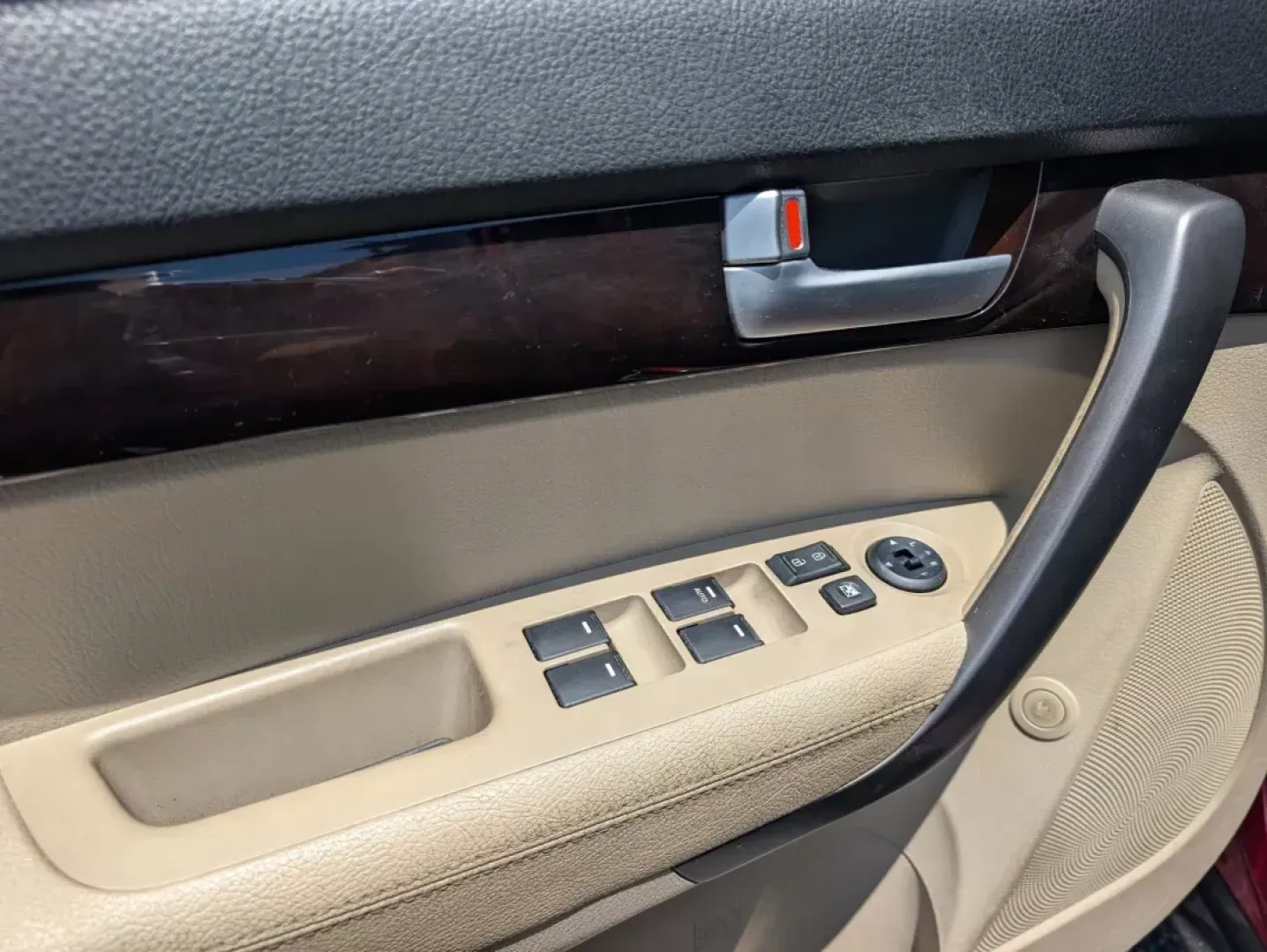 2015 /Beige Kia Sorento LX (5XYKT3A6XFG) with an Regular Unleaded I-4 2.4 L/144 engine, 6-Speed Automatic w/OD transmission, located at 521 Old Farm Lane Rd, Prattville, AL, 36066, (334) 325-1505, 32.482460, -86.416367 - 2015 Kia Sorento LX - Photo#8