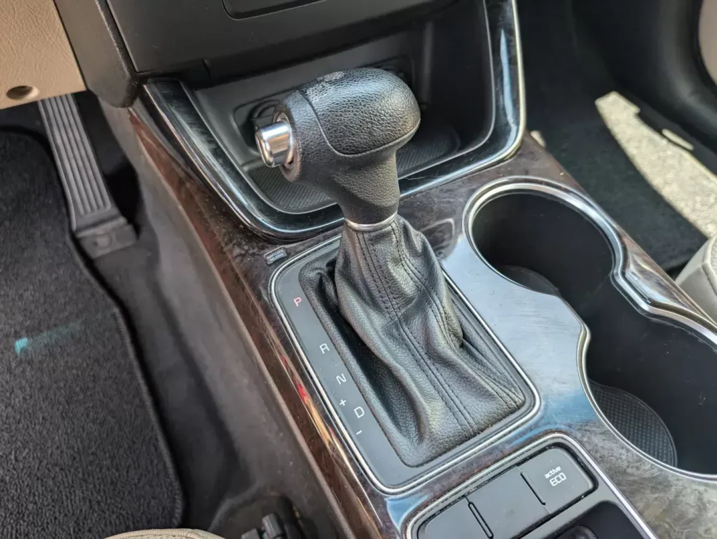 2015 /Beige Kia Sorento LX (5XYKT3A6XFG) with an Regular Unleaded I-4 2.4 L/144 engine, 6-Speed Automatic w/OD transmission, located at 521 Old Farm Lane Rd, Prattville, AL, 36066, (334) 325-1505, 32.482460, -86.416367 - 2015 Kia Sorento LX - Photo#13