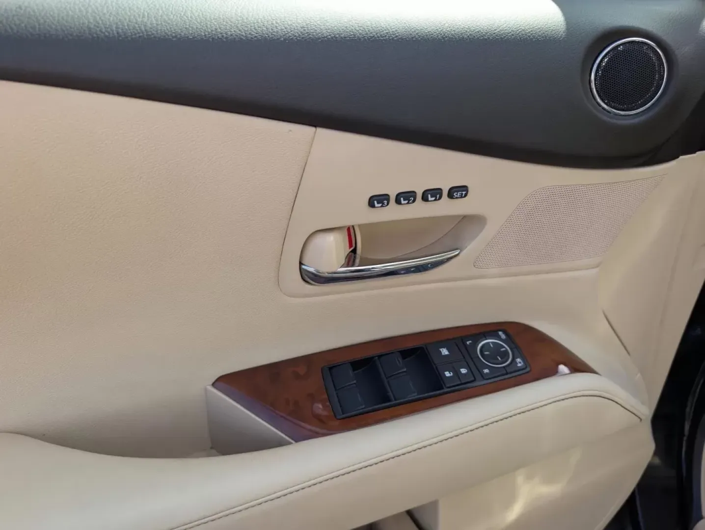 2015 Lexus RX 350 (2T2ZK1BA7FC) with an Other engine, located at 804 22nd Ave, Phenix City, AL, 36870, (334) 297-1860, 32.484749, -85.024475 - Are you ready to elevate your driving experience while navigating the beautiful landscapes of Phenix City, AL? Whether you're commuting to work, running errands, or taking weekend road trips, the 2015 Lexus RX 350 is an elegant, reliable, and spacious SUV that caters to a variety of lifestyles. This - Photo#8