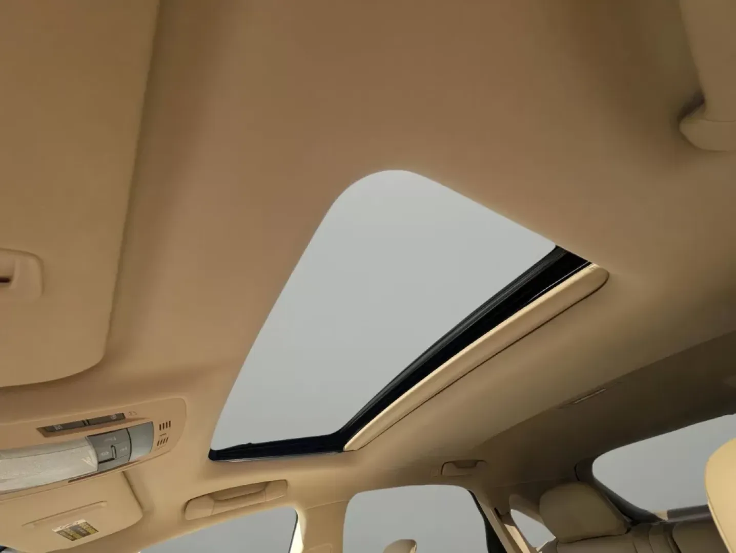 2015 Lexus RX 350 (2T2ZK1BA7FC) with an Other engine, located at 804 22nd Ave, Phenix City, AL, 36870, (334) 297-1860, 32.484749, -85.024475 - Are you ready to elevate your driving experience while navigating the beautiful landscapes of Phenix City, AL? Whether you're commuting to work, running errands, or taking weekend road trips, the 2015 Lexus RX 350 is an elegant, reliable, and spacious SUV that caters to a variety of lifestyles. This - Photo#16