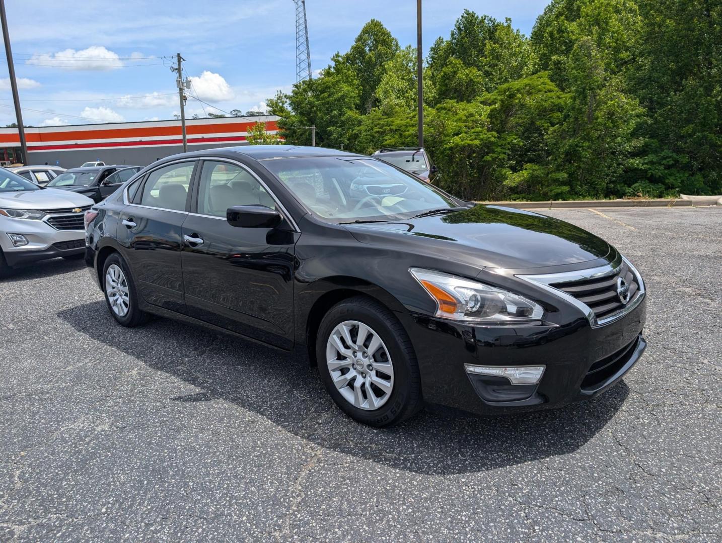 2015 /Beige Nissan Altima 2.5 S (1N4AL3AP1FC) with an Regular Unleaded I-4 2.5 L/152 engine, 1-Speed CVT w/OD transmission, located at 3959 U.S. 80 W, Phenix City, AL, 36870, (334) 297-4885, 32.469296, -85.135185 - 2015 Nissan Altima 2.5 S - Photo#2