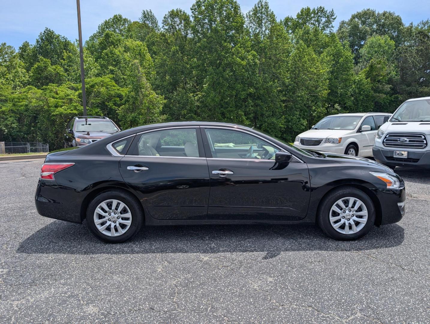2015 /Beige Nissan Altima 2.5 S (1N4AL3AP1FC) with an Regular Unleaded I-4 2.5 L/152 engine, 1-Speed CVT w/OD transmission, located at 3959 U.S. 80 W, Phenix City, AL, 36870, (334) 297-4885, 32.469296, -85.135185 - 2015 Nissan Altima 2.5 S - Photo#3