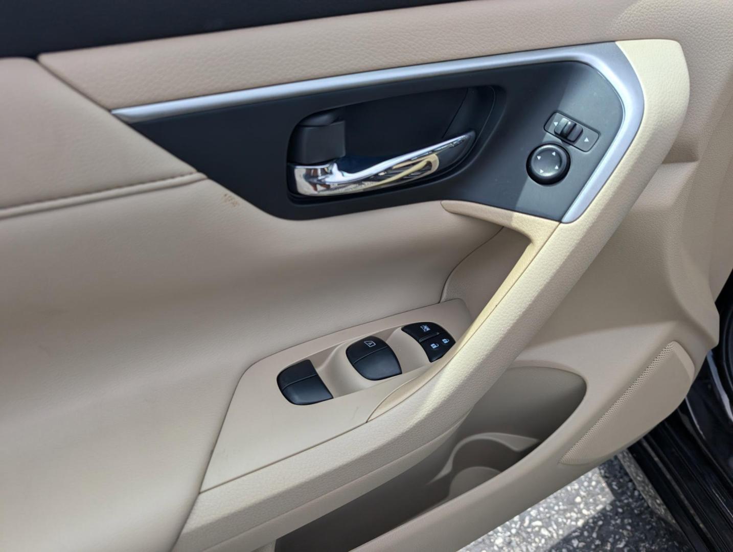 2015 /Beige Nissan Altima 2.5 S (1N4AL3AP1FC) with an Regular Unleaded I-4 2.5 L/152 engine, 1-Speed CVT w/OD transmission, located at 3959 U.S. 80 W, Phenix City, AL, 36870, (334) 297-4885, 32.469296, -85.135185 - 2015 Nissan Altima 2.5 S - Photo#8