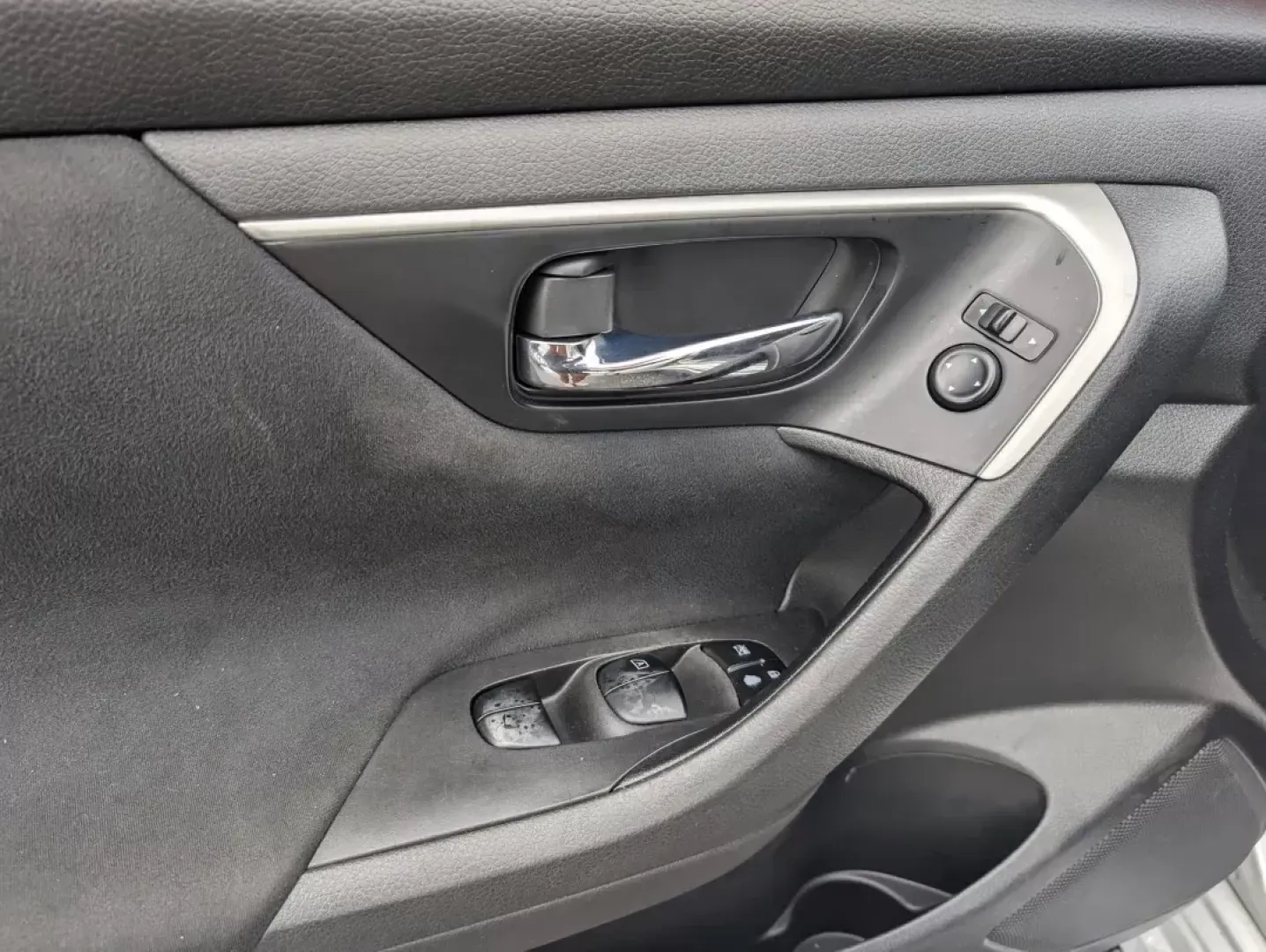 2015 /Charcoal Nissan Altima 2.5 S (1N4AL3AP2FC) with an Other engine, located at 7000 Northlake Connector, Columbus, GA, 31904, (706) 987-8085, 32.524975, -84.978134 - 2015 Nissan Altima 2.5 S - Photo#8