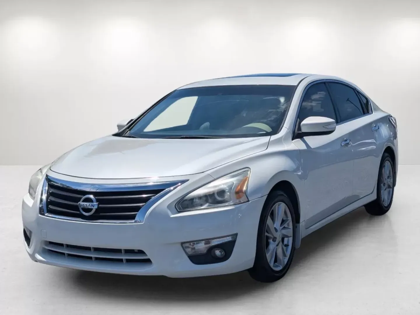 2015 Pearl White /Beige Nissan Altima 2.5 SL (1N4AL3AP3FN) with an Other engine, located at 5115 14th Ave., Columbus, GA, 31904, (706) 323-0345, 32.511494, -84.971046 - Discover the ultimate blend of comfort and style with the 2015 Nissan Altima 2.5 SL, available now at Gils Auto in Columbus, GA. If you're searching for a dependable sedan that can handle your daily commute, family outings, or weekend adventures, this Altima is designed to meet your needs seamlessly - Photo#1