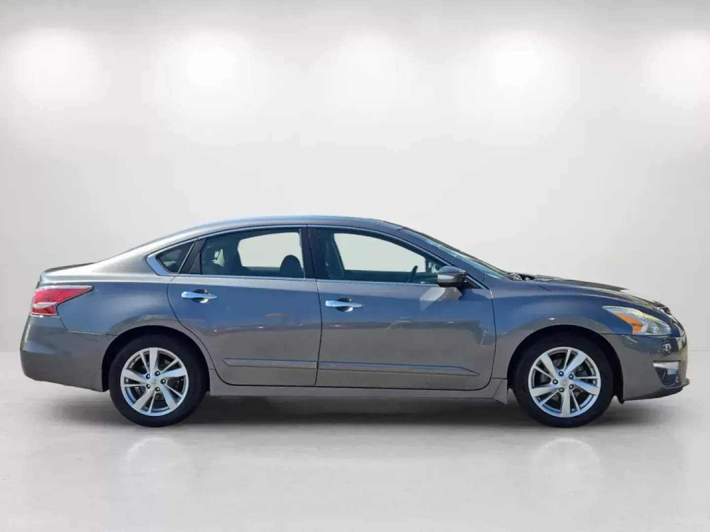 2015 /Charcoal Nissan Altima 2.5 SL (1N4AL3AP6FC) with an Other engine, located at 804 22nd Ave, Phenix City, AL, 36870, (334) 297-1860, 32.484749, -85.024475 - **Experience Comfort and Style with the 2015 Nissan Altima 2.5 SL: Your Ideal Sedan for Phenix City Adventures!**<br /> <br /> Are you ready to elevate your daily commute or embark on weekend getaways with a vehicle that perfectly balances style, comfort, and functionality? Look no further than this - Photo#3