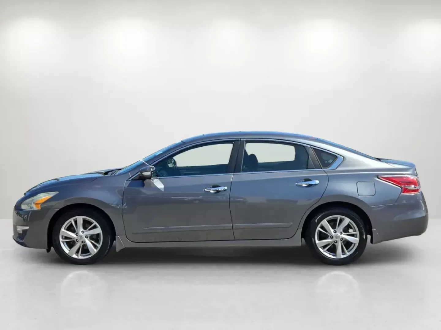 2015 /Charcoal Nissan Altima 2.5 SL (1N4AL3AP6FC) with an Other engine, located at 804 22nd Ave, Phenix City, AL, 36870, (334) 297-1860, 32.484749, -85.024475 - **Experience Comfort and Style with the 2015 Nissan Altima 2.5 SL: Your Ideal Sedan for Phenix City Adventures!**<br /> <br /> Are you ready to elevate your daily commute or embark on weekend getaways with a vehicle that perfectly balances style, comfort, and functionality? Look no further than this - Photo#7