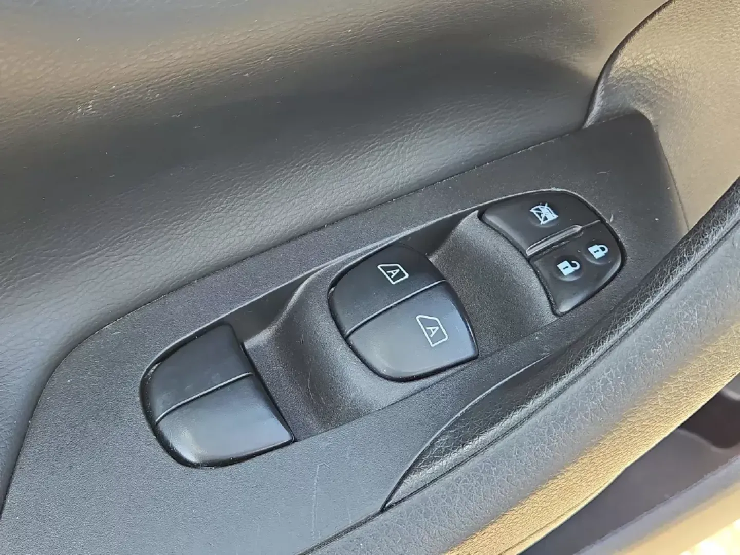 2015 /Charcoal Nissan Altima 2.5 SL (1N4AL3AP6FC) with an Other engine, located at 804 22nd Ave, Phenix City, AL, 36870, (334) 297-1860, 32.484749, -85.024475 - **Experience Comfort and Style with the 2015 Nissan Altima 2.5 SL: Your Ideal Sedan for Phenix City Adventures!**<br /> <br /> Are you ready to elevate your daily commute or embark on weekend getaways with a vehicle that perfectly balances style, comfort, and functionality? Look no further than this - Photo#9