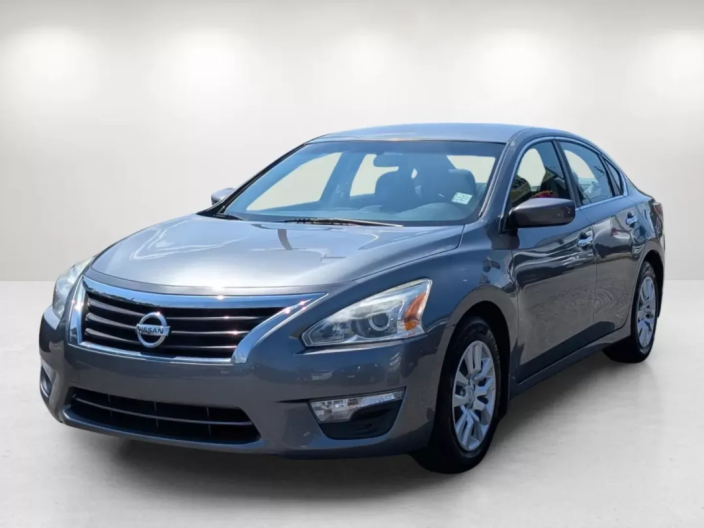 2015 /Charcoal Nissan Altima 2.5 S (1N4AL3AP3FC) with an Other engine, located at 3959 U.S. 80 W, Phenix City, AL, 36870, (334) 297-4885, 32.469296, -85.135185 - **Experience the Perfect Blend of Comfort and Reliability with the 2015 Nissan Altima at Gils Auto!**<br /> <br /> Are you in search of a dependable sedan that caters to both your daily commutes and weekend getaways? Look no further! The 2015 Nissan Altima 2.5 S offers an ideal balance of fuel effic - Photo#1
