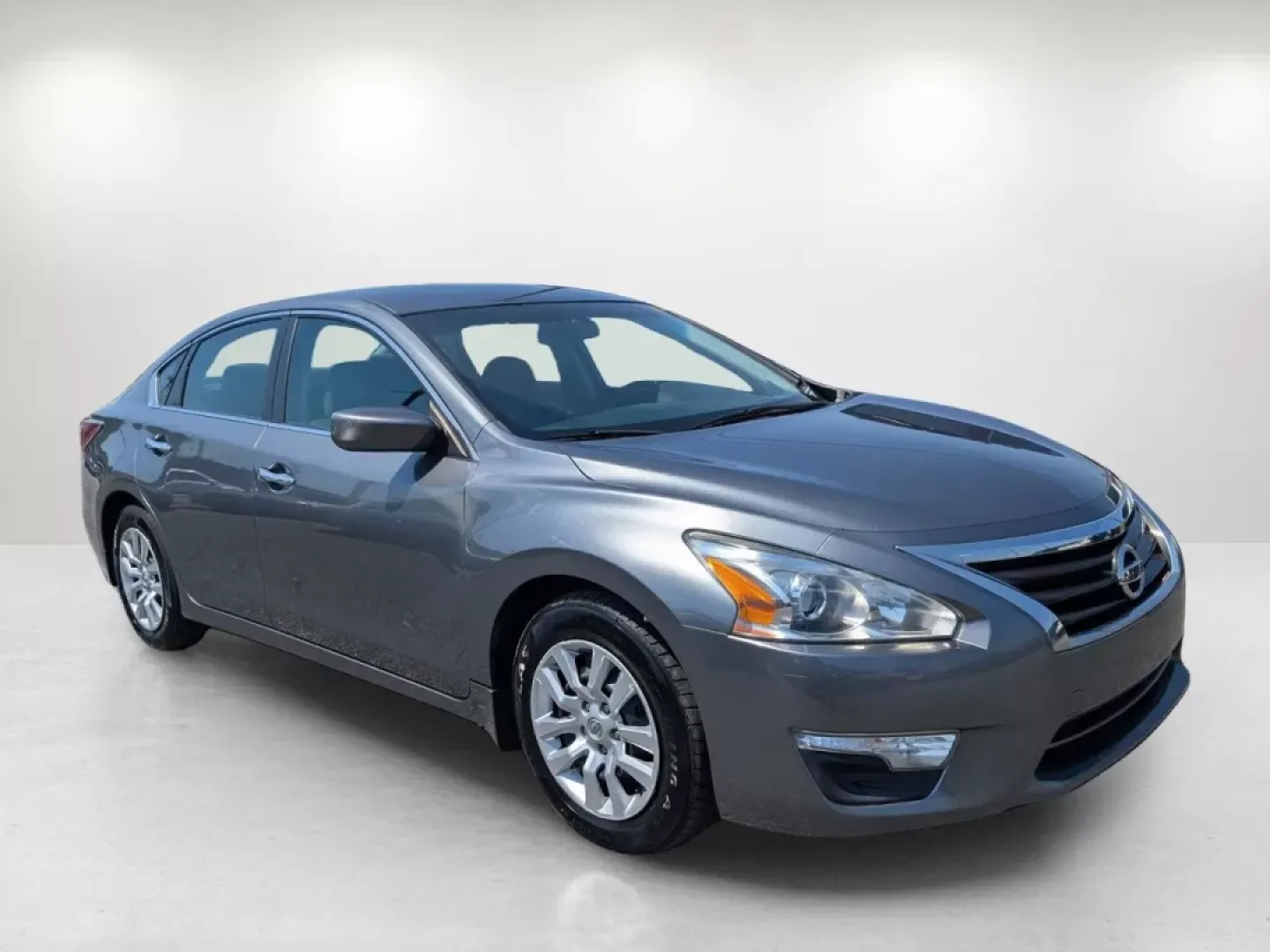 2015 /Charcoal Nissan Altima 2.5 S (1N4AL3AP3FC) with an Other engine, located at 3959 U.S. 80 W, Phenix City, AL, 36870, (334) 297-4885, 32.469296, -85.135185 - **Experience the Perfect Blend of Comfort and Reliability with the 2015 Nissan Altima at Gils Auto!**<br /> <br /> Are you in search of a dependable sedan that caters to both your daily commutes and weekend getaways? Look no further! The 2015 Nissan Altima 2.5 S offers an ideal balance of fuel effic - Photo#3