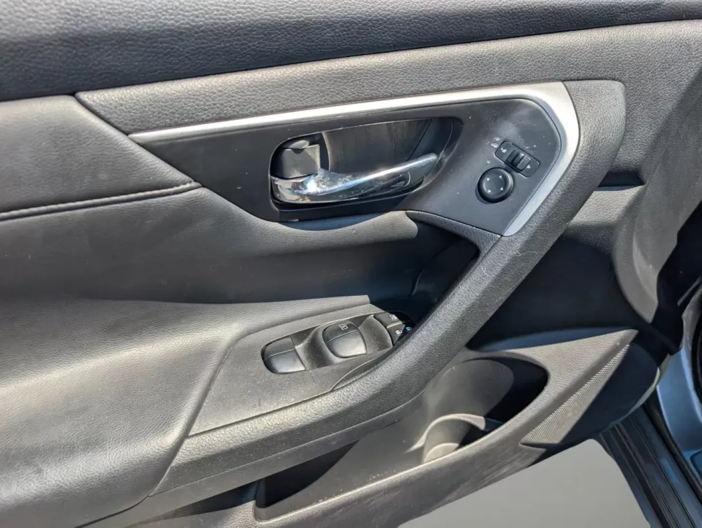 2015 /Charcoal Nissan Altima 2.5 S (1N4AL3AP3FC) with an Other engine, located at 3959 U.S. 80 W, Phenix City, AL, 36870, (334) 297-4885, 32.469296, -85.135185 - **Experience the Perfect Blend of Comfort and Reliability with the 2015 Nissan Altima at Gils Auto!**<br /> <br /> Are you in search of a dependable sedan that caters to both your daily commutes and weekend getaways? Look no further! The 2015 Nissan Altima 2.5 S offers an ideal balance of fuel effic - Photo#9