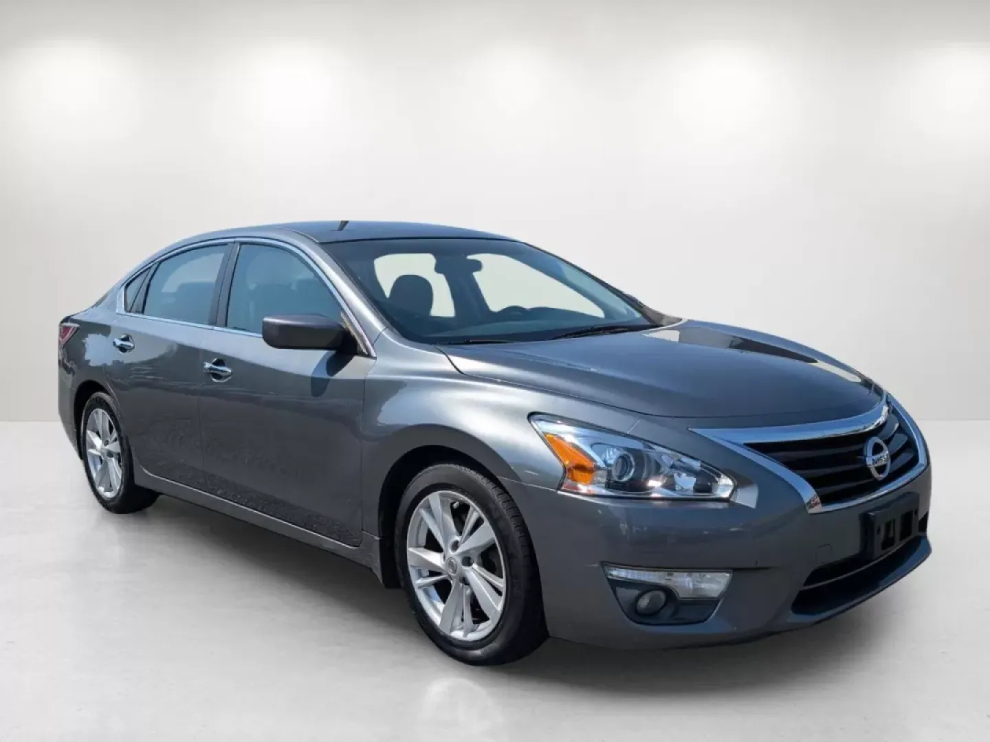 2015 /Charcoal Nissan Altima 2.5 SV (1N4AL3AP6FC) with an Other engine, located at 1430 Gateway Drive, Opelika, AL, 36801, (334) 239-0944, 32.637871, -85.409790 - **Elevate Your Daily Drive with the 2015 Nissan Altima 2.5 SV at Gils Auto Perfect for Commuters and Families Alike!**<br /> <br /> Are you tired of your daily commute, longing for a vehicle that combines style, comfort, and reliability? Look no further! The 2015 Nissan Altima 2.5 SV available at G - Photo#2