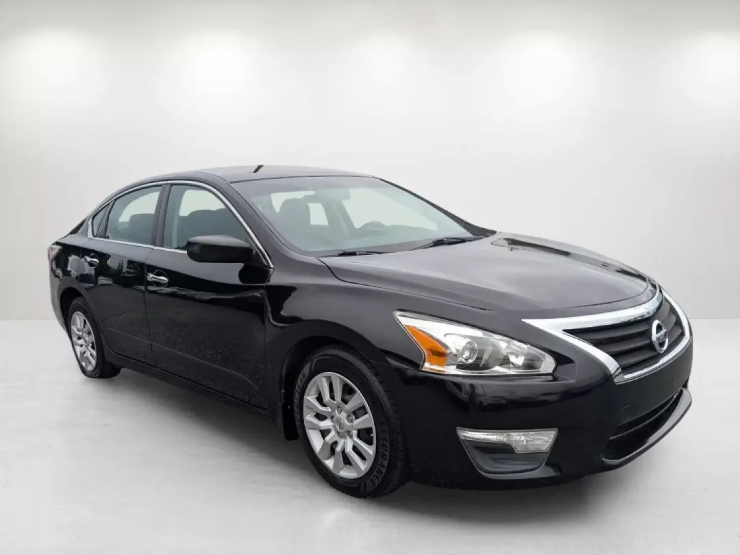 2015 /Charcoal Nissan Altima 2.5 S (1N4AL3APXFC) with an Other engine, located at 804 22nd Ave, Phenix City, AL, 36870, (334) 297-1860, 32.484749, -85.024475 - Looking for a reliable sedan that fits seamlessly into your busy lifestyle? The 2015 Nissan Altima 2.5 S is the perfect companion for commuters, families, and anyone who values comfort and efficiency on the road. With its sleek Super Black exterior and spacious interior, this vehicle not only turns - Photo#2