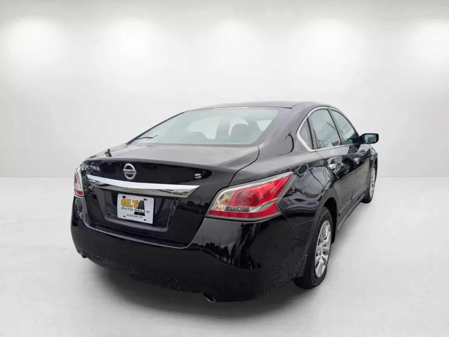 2015 /Charcoal Nissan Altima 2.5 S (1N4AL3APXFC) with an Other engine, located at 804 22nd Ave, Phenix City, AL, 36870, (334) 297-1860, 32.484749, -85.024475 - Looking for a reliable sedan that fits seamlessly into your busy lifestyle? The 2015 Nissan Altima 2.5 S is the perfect companion for commuters, families, and anyone who values comfort and efficiency on the road. With its sleek Super Black exterior and spacious interior, this vehicle not only turns - Photo#4