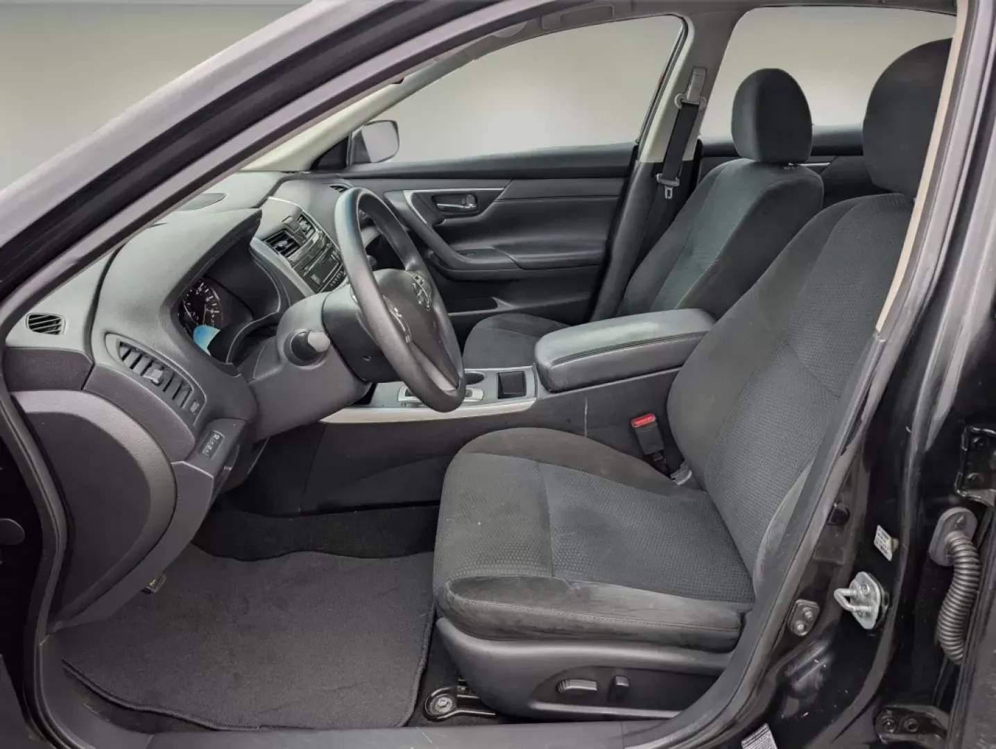 2015 /Charcoal Nissan Altima 2.5 S (1N4AL3APXFC) with an Other engine, located at 804 22nd Ave, Phenix City, AL, 36870, (334) 297-1860, 32.484749, -85.024475 - Looking for a reliable sedan that fits seamlessly into your busy lifestyle? The 2015 Nissan Altima 2.5 S is the perfect companion for commuters, families, and anyone who values comfort and efficiency on the road. With its sleek Super Black exterior and spacious interior, this vehicle not only turns - Photo#9